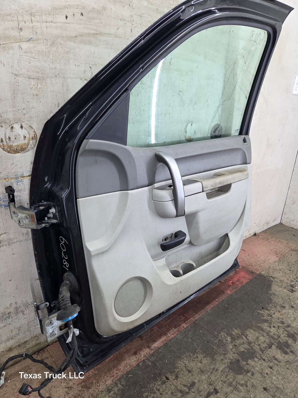 2007-2013 Chevrolet Silverado / GMC Sierra 1500 2500 3500 HD RH Front Passenger Side Door