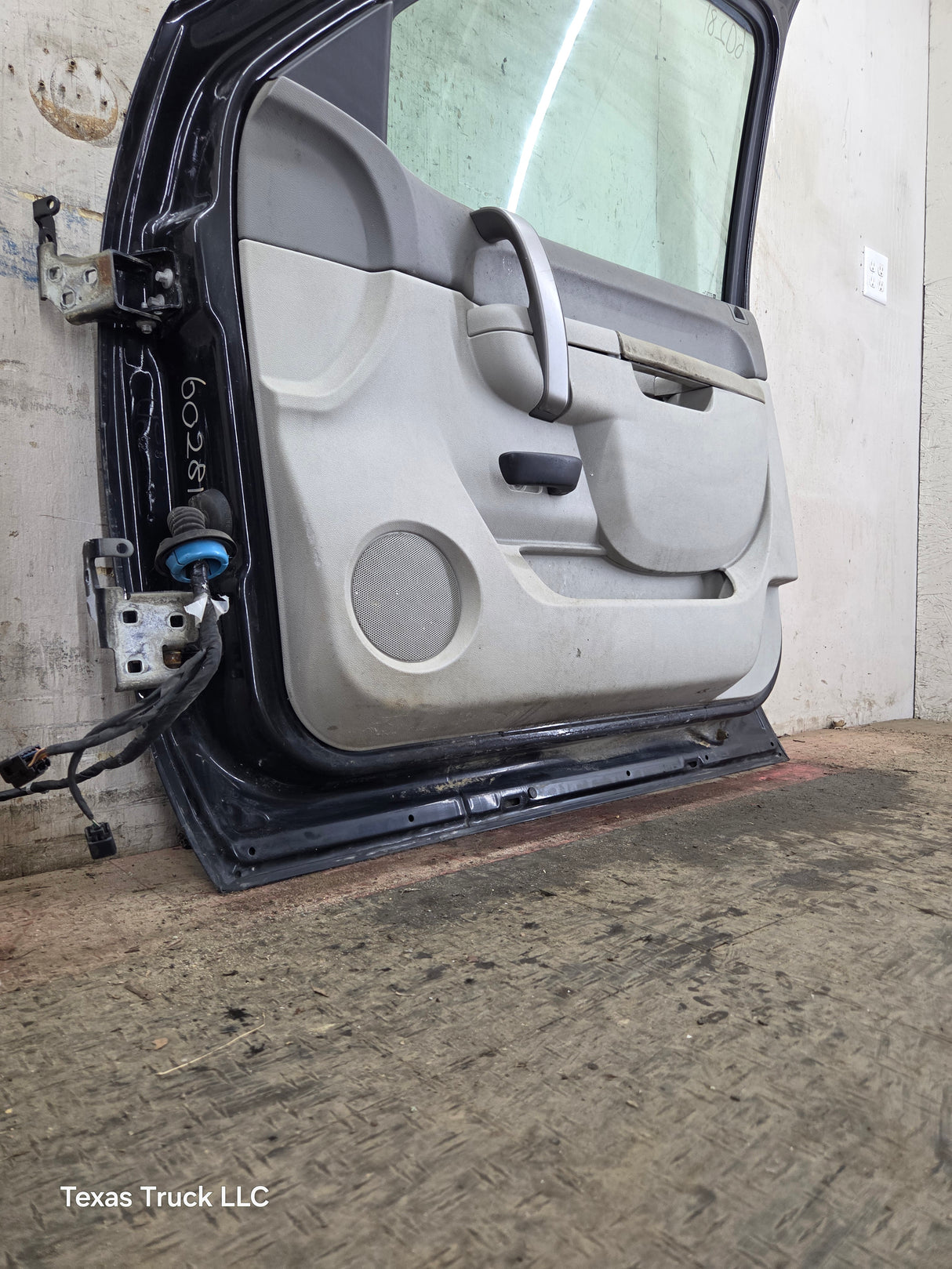 2007-2013 Chevrolet Silverado / GMC Sierra 1500 2500 3500 HD RH Front Passenger Side Door