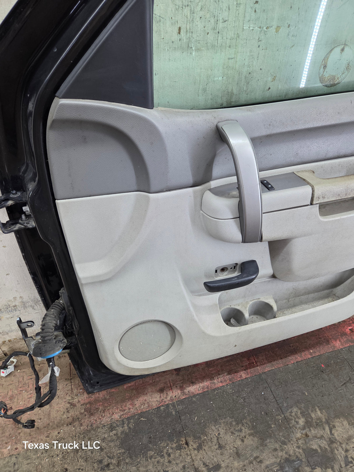 2007-2013 Chevrolet Silverado / GMC Sierra 1500 2500 3500 HD RH Front Passenger Side Door