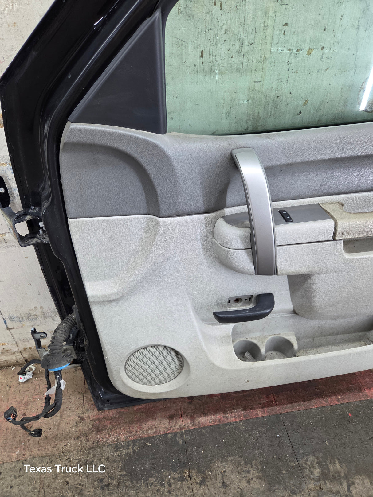 2007-2013 Chevrolet Silverado / GMC Sierra 1500 2500 3500 HD RH Front Passenger Side Door