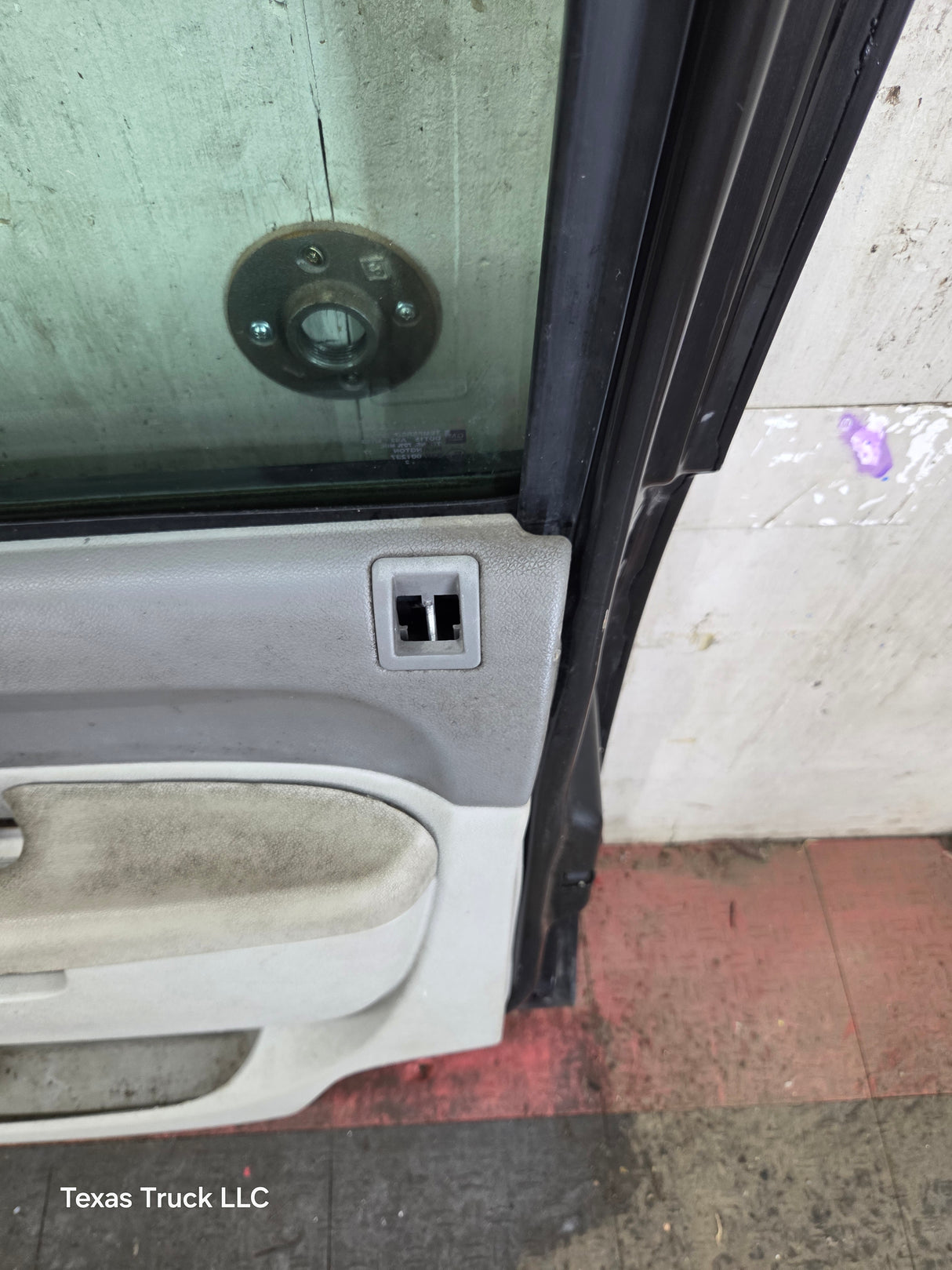 2007-2013 Chevrolet Silverado / GMC Sierra 1500 2500 3500 HD RH Front Passenger Side Door