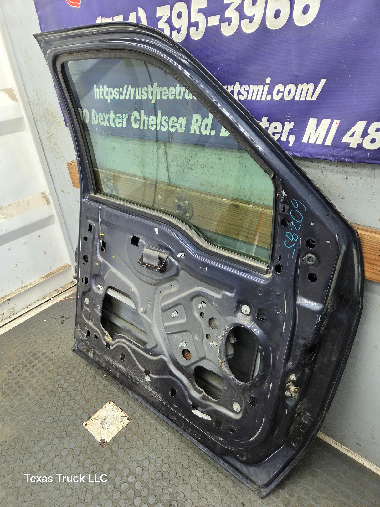 1999-2011 Ford Super Duty LH Driver Side Front Door F250 F350 F450 F550