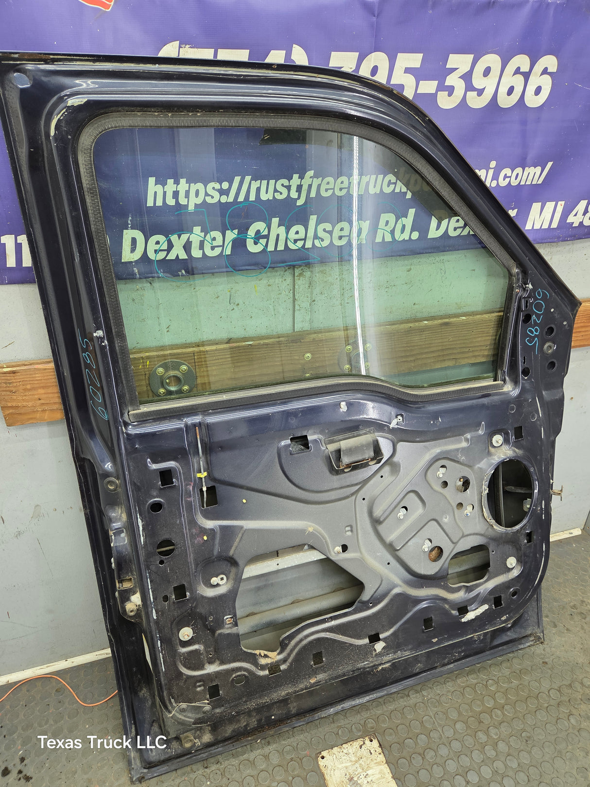 1999-2011 Ford Super Duty LH Driver Side Front Door F250 F350 F450 F550