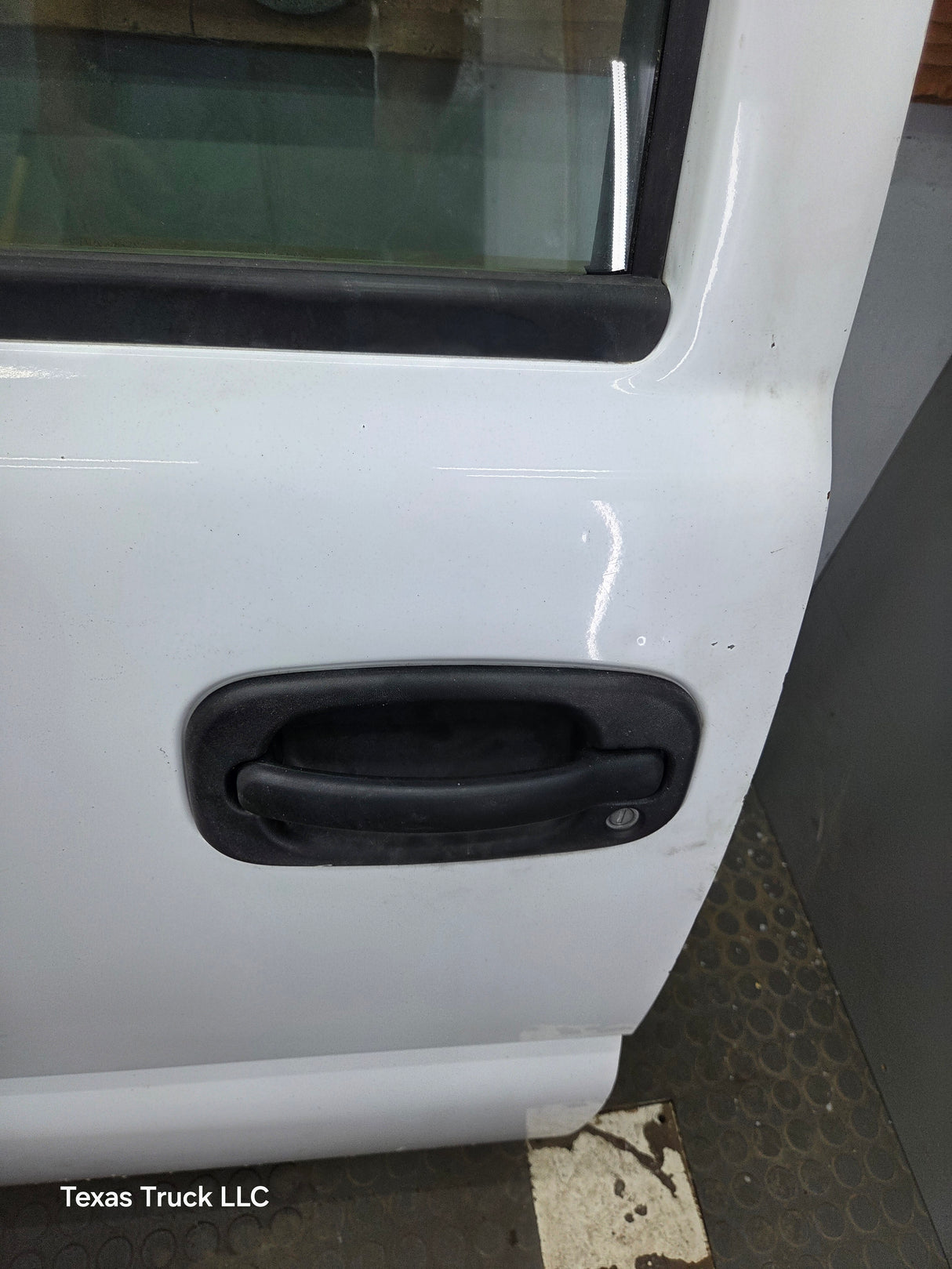 1999-2006 Chevrolet Silverado / GMC Sierra 1500 2500 3500 HD Front Driver Side Door LH