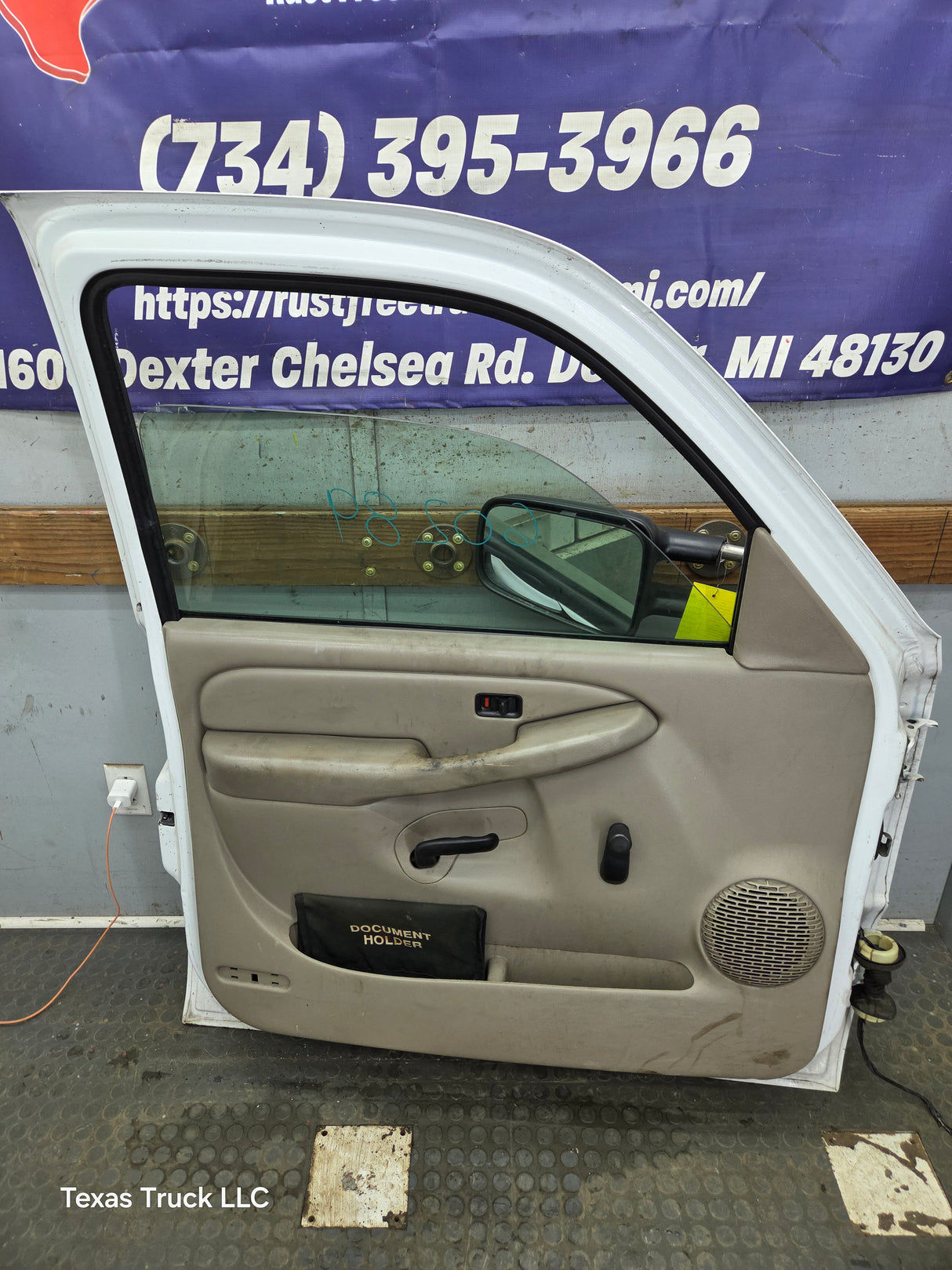1999-2006 Chevrolet Silverado / GMC Sierra 1500 2500 3500 HD Front Driver Side Door LH