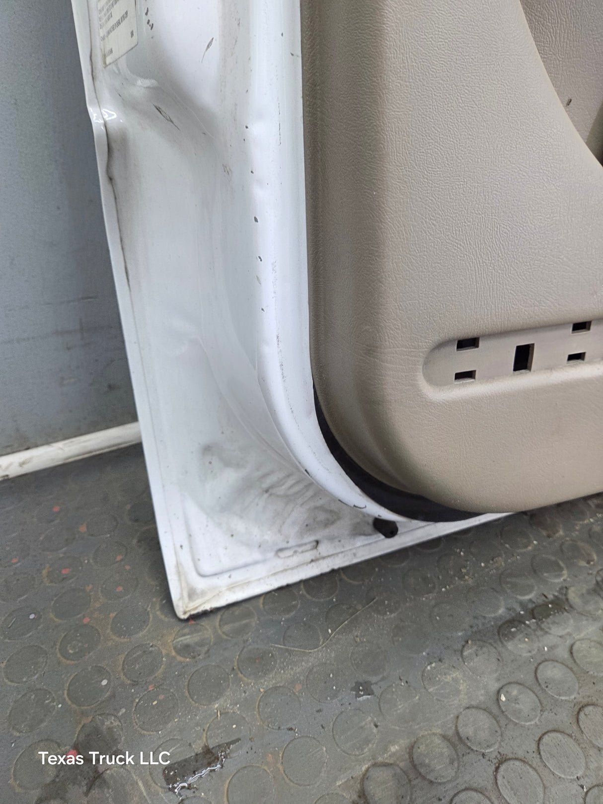 1999-2006 Chevrolet Silverado / GMC Sierra 1500 2500 3500 HD Front Driver Side Door LH