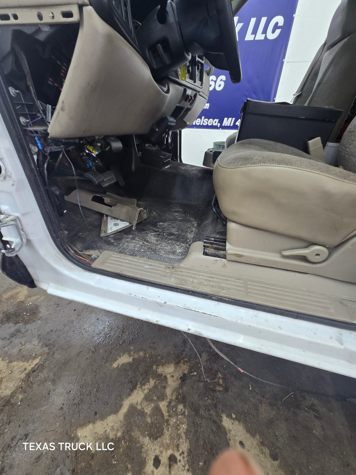 1999-2007 Chevrolet Silverado / GMC Sierra 1500 2500 HD 3500HD Regular Cab Body