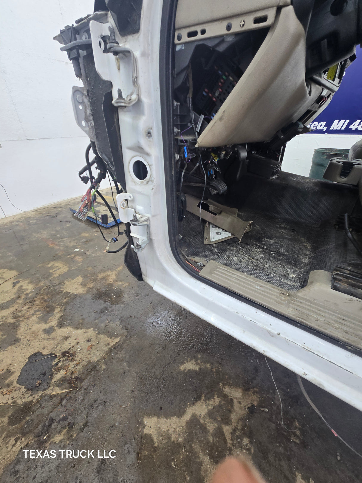 1999-2007 Chevrolet Silverado / GMC Sierra 1500 2500 HD 3500HD Regular Cab Body