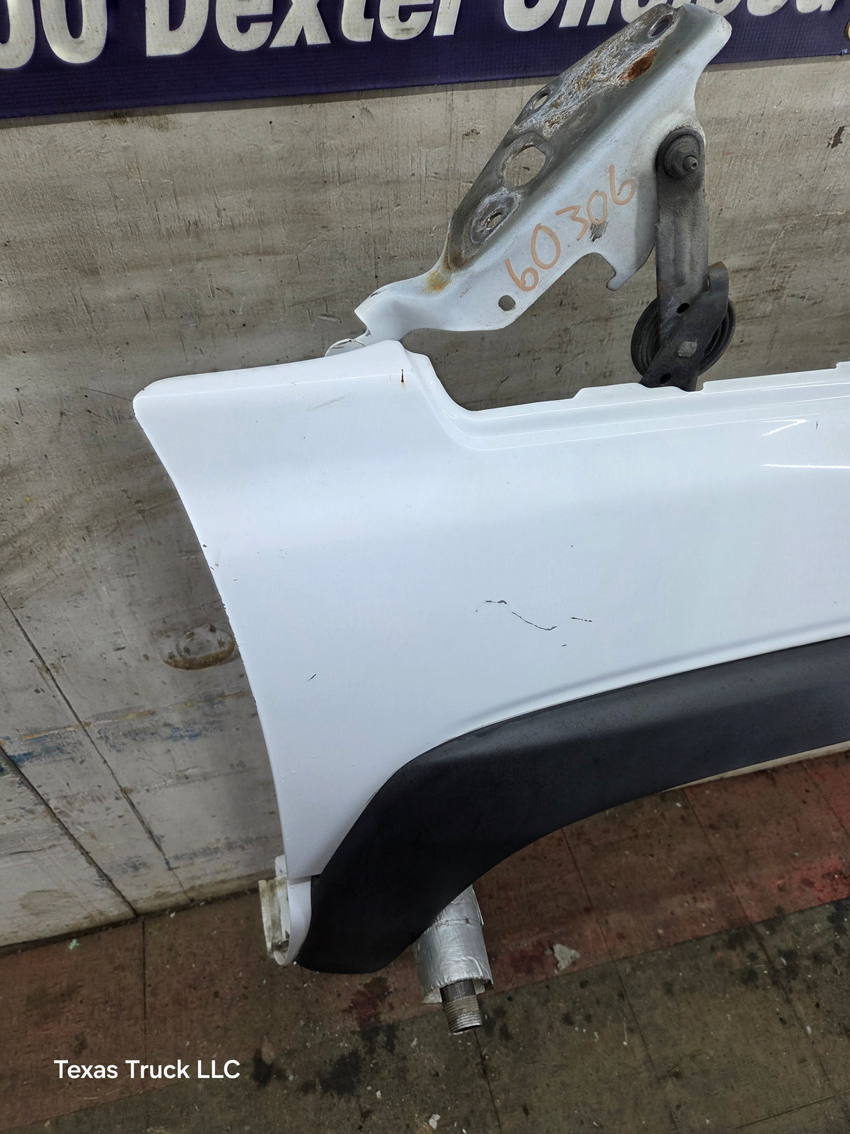 2003-2007 Chevrolet Silverado / Tahoe / Suburban 1500 2500 3500 HD RH Passenger Side "Cateye" Front Fender - Summit White