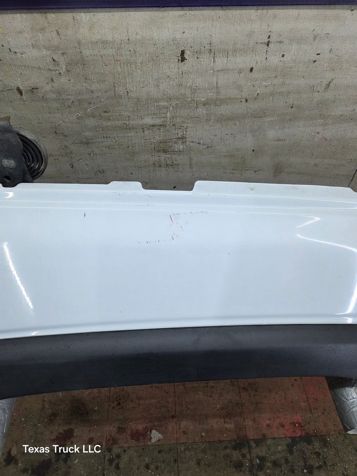 2003-2007 Chevrolet Silverado / Tahoe / Suburban 1500 2500 3500 HD RH Passenger Side "Cateye" Front Fender - Summit White