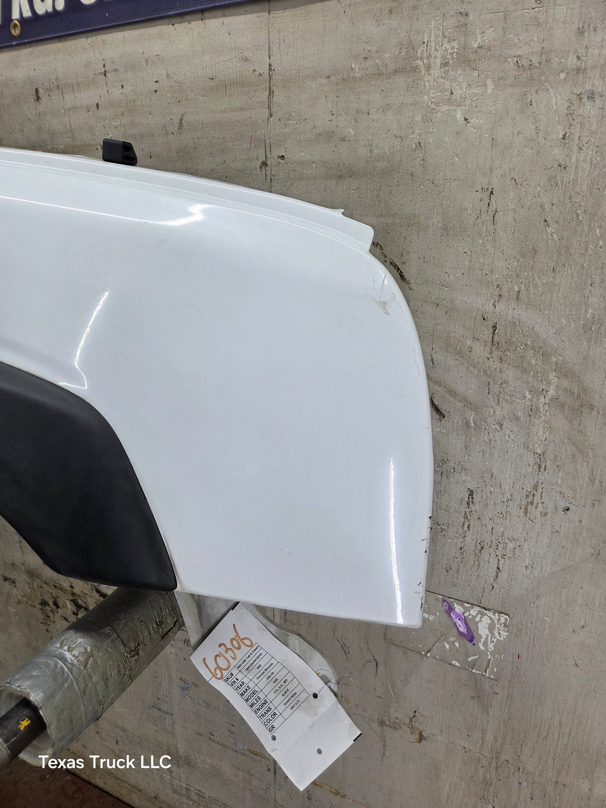 2003-2007 Chevrolet Silverado / Tahoe / Suburban 1500 2500 3500 HD RH Passenger Side "Cateye" Front Fender - Summit White