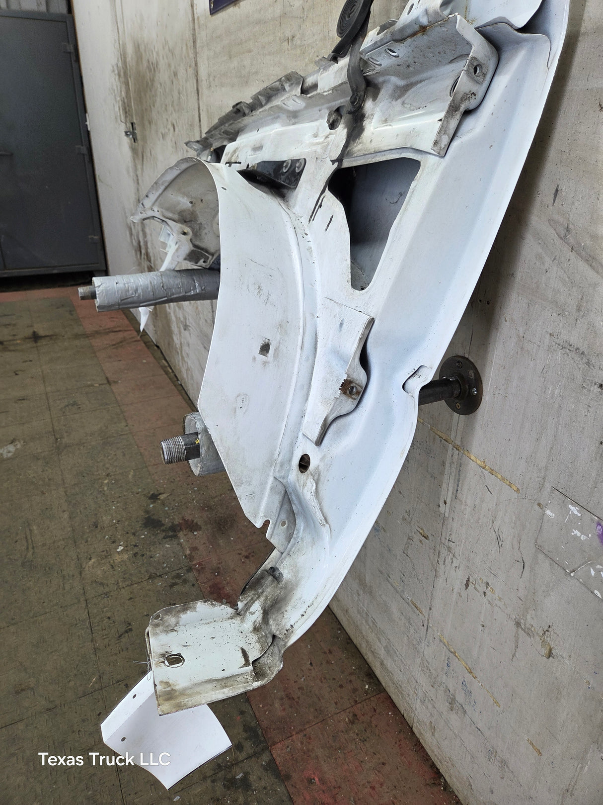 2003-2007 Chevrolet Silverado / Tahoe / Suburban 1500 2500 3500 HD RH Passenger Side "Cateye" Front Fender - Summit White