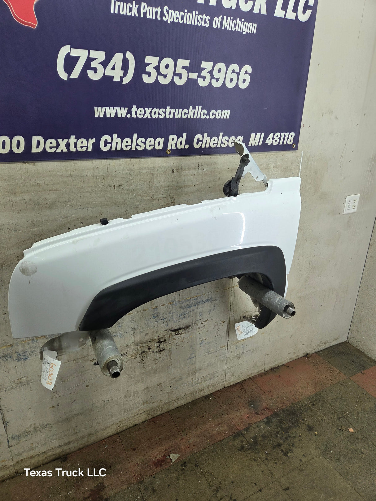 2003-2007 Chevrolet Silverado / Tahoe / Suburban 1500 2500 3500 HD LH Driver Side "Cateye" Front Fender - Summit White
