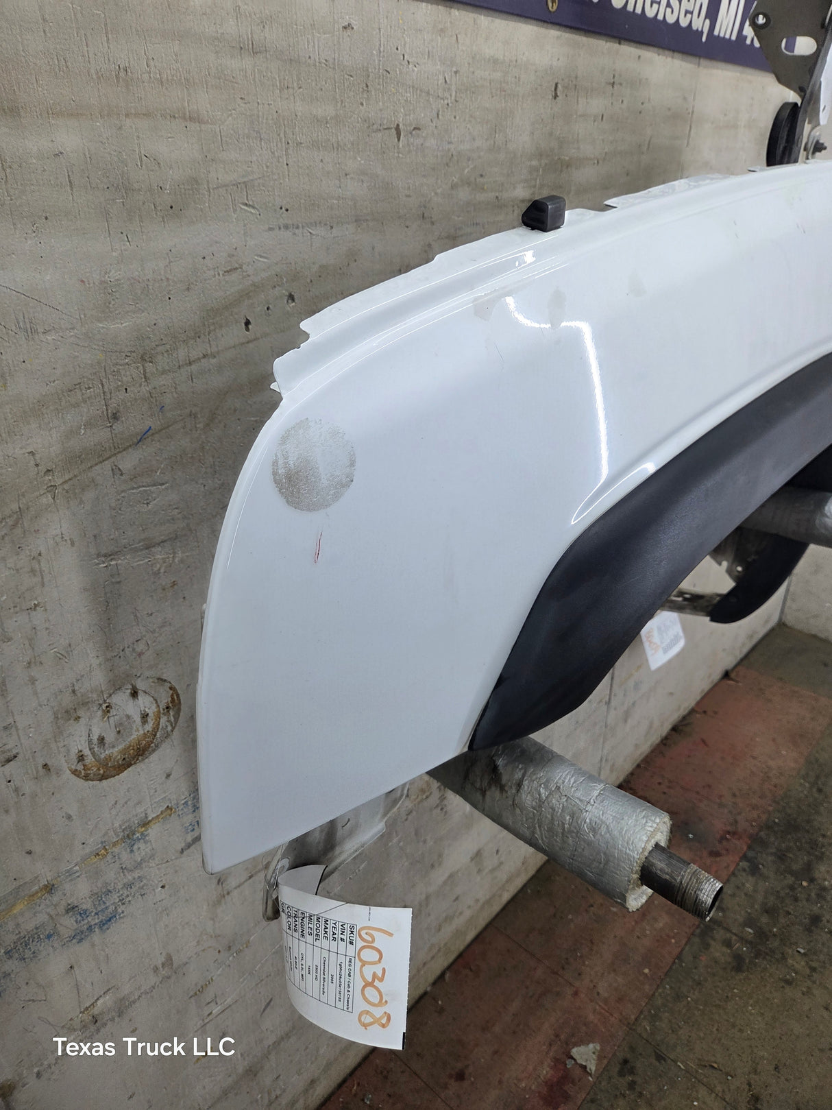 2003-2007 Chevrolet Silverado / Tahoe / Suburban 1500 2500 3500 HD LH Driver Side "Cateye" Front Fender - Summit White