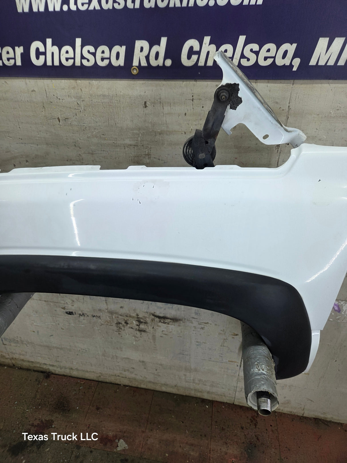 2003-2007 Chevrolet Silverado / Tahoe / Suburban 1500 2500 3500 HD LH Driver Side "Cateye" Front Fender - Summit White