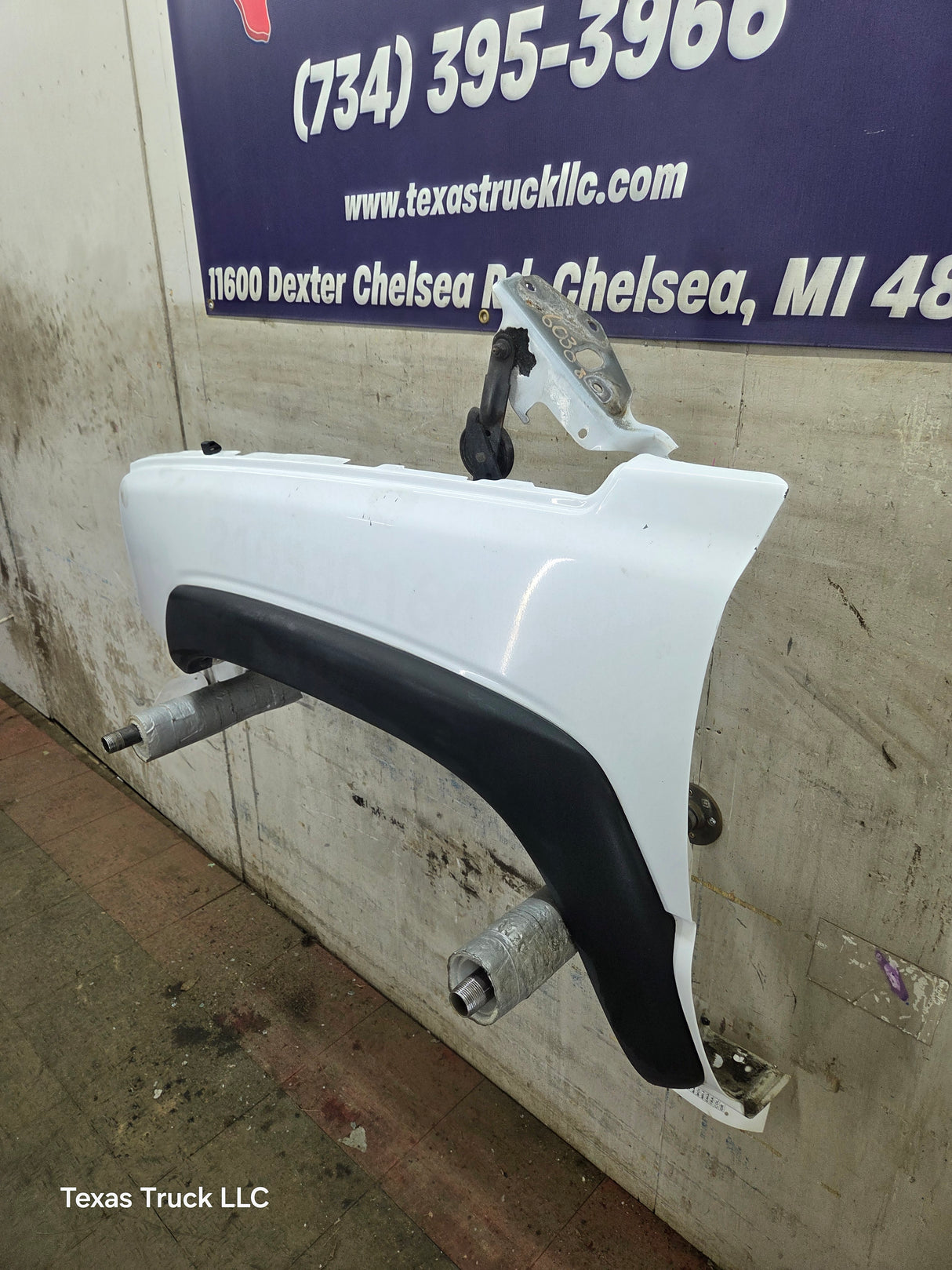 2003-2007 Chevrolet Silverado / Tahoe / Suburban 1500 2500 3500 HD LH Driver Side "Cateye" Front Fender - Summit White