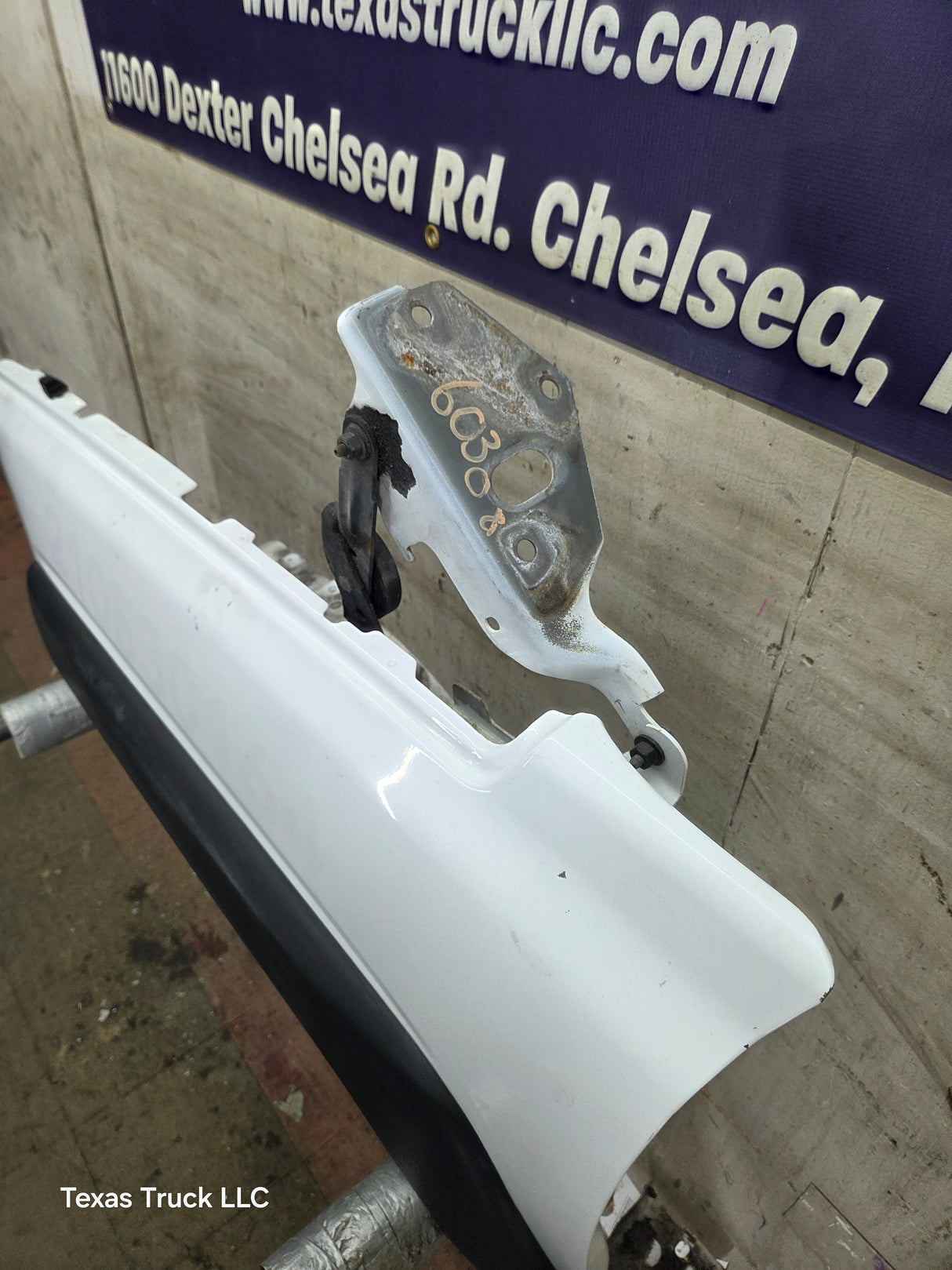 2003-2007 Chevrolet Silverado / Tahoe / Suburban 1500 2500 3500 HD LH Driver Side "Cateye" Front Fender - Summit White