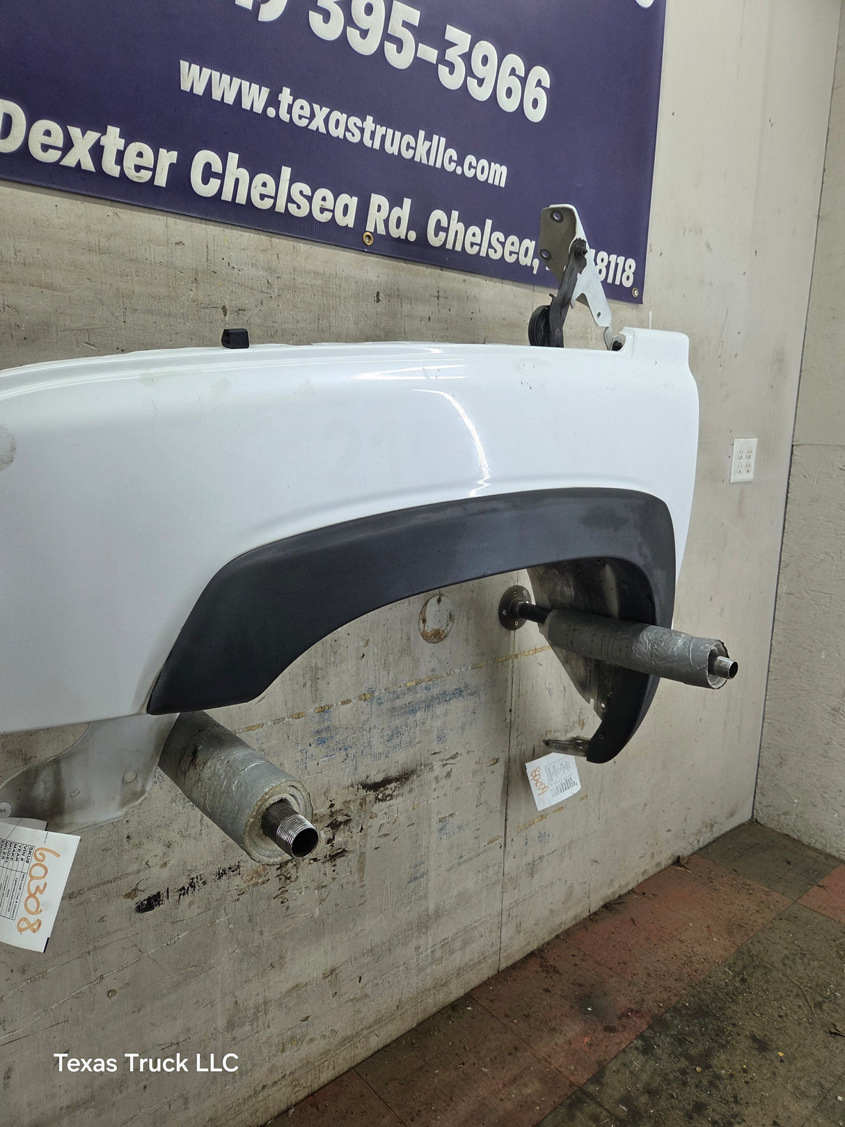 2003-2007 Chevrolet Silverado / Tahoe / Suburban 1500 2500 3500 HD LH Driver Side "Cateye" Front Fender - Summit White
