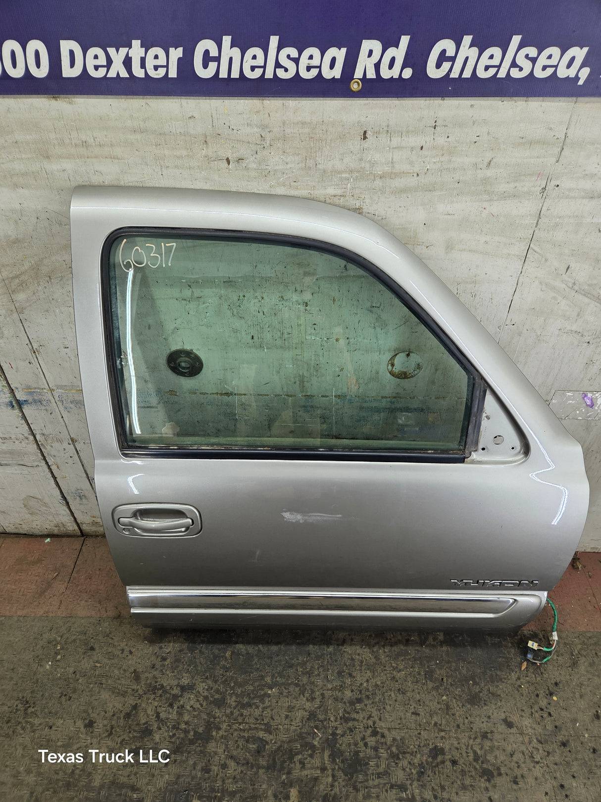 1999-2006 Chevrolet Silverado / GMC Sierra 1500 2500 3500 HD Front Passenger Side Door RH