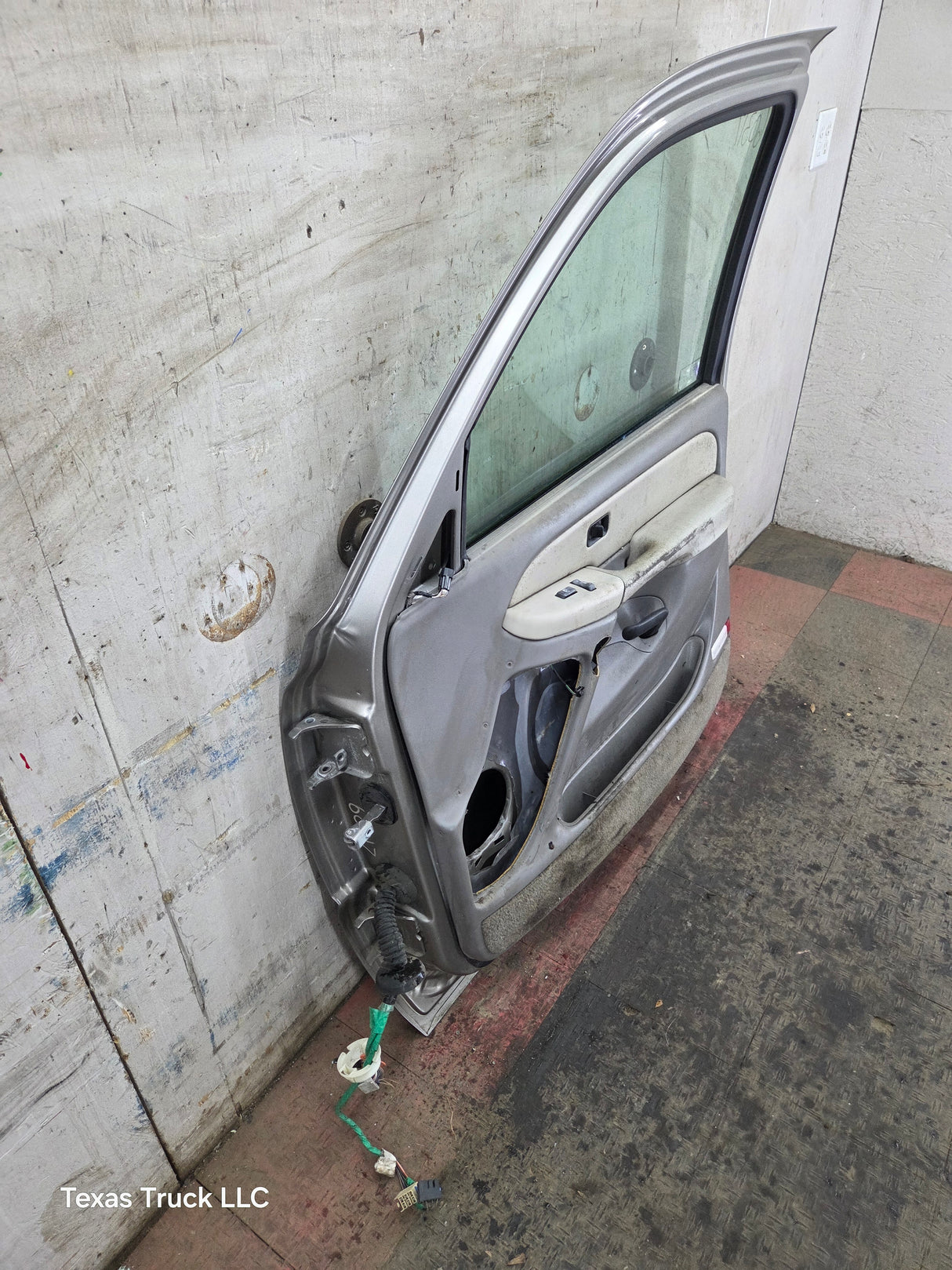 1999-2006 Chevrolet Silverado / GMC Sierra 1500 2500 3500 HD Front Passenger Side Door RH