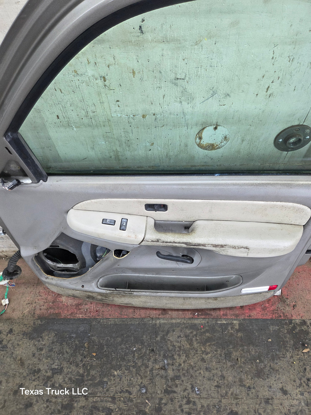 1999-2006 Chevrolet Silverado / GMC Sierra 1500 2500 3500 HD Front Passenger Side Door RH