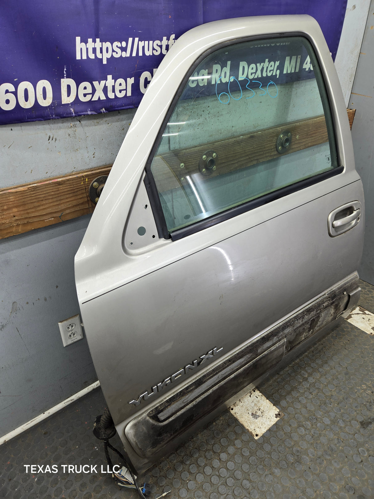 1999-2006 Chevrolet Silverado / GMC Sierra 1500 2500 3500 HD Front Driver Side Door LH