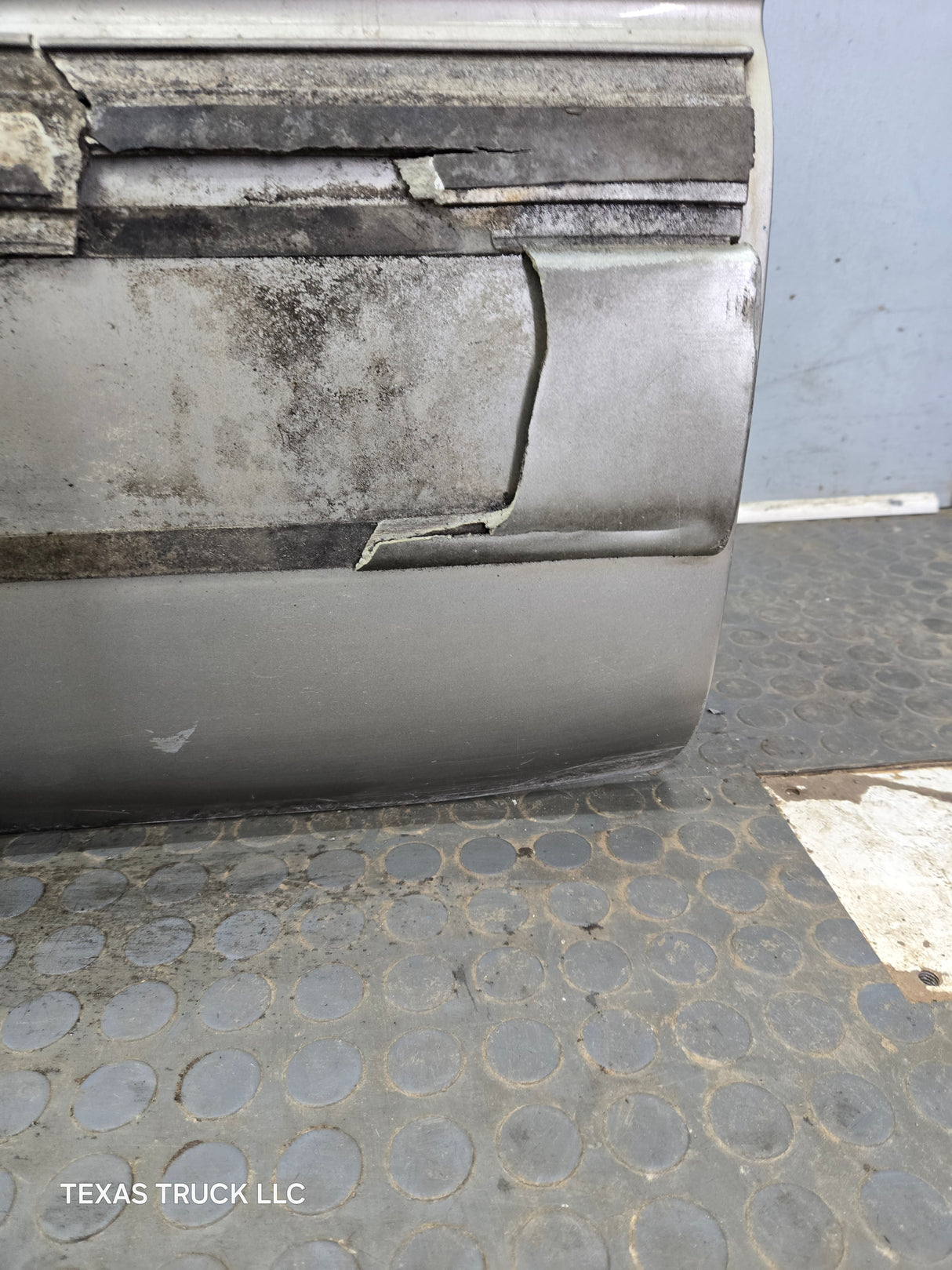 1999-2006 Chevrolet Silverado / GMC Sierra 1500 2500 3500 HD Front Driver Side Door LH