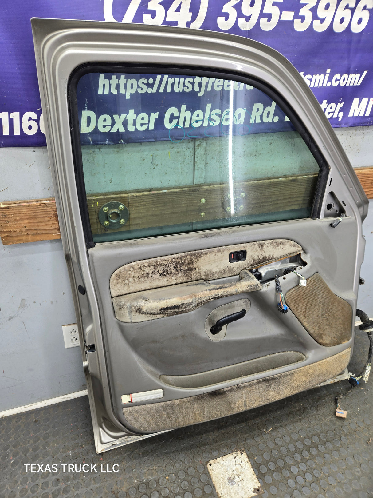 1999-2006 Chevrolet Silverado / GMC Sierra 1500 2500 3500 HD Front Driver Side Door LH