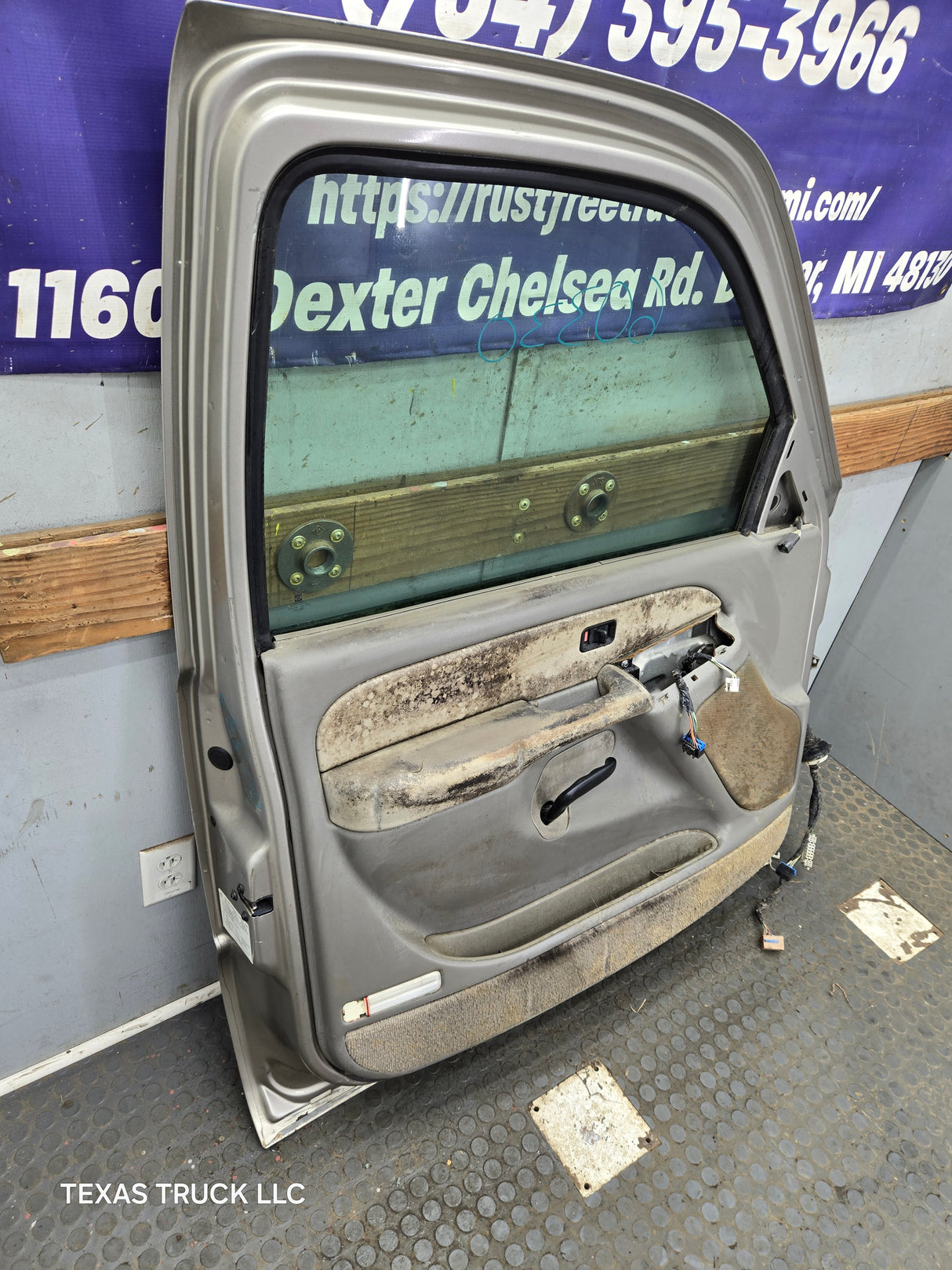 1999-2006 Chevrolet Silverado / GMC Sierra 1500 2500 3500 HD Front Driver Side Door LH