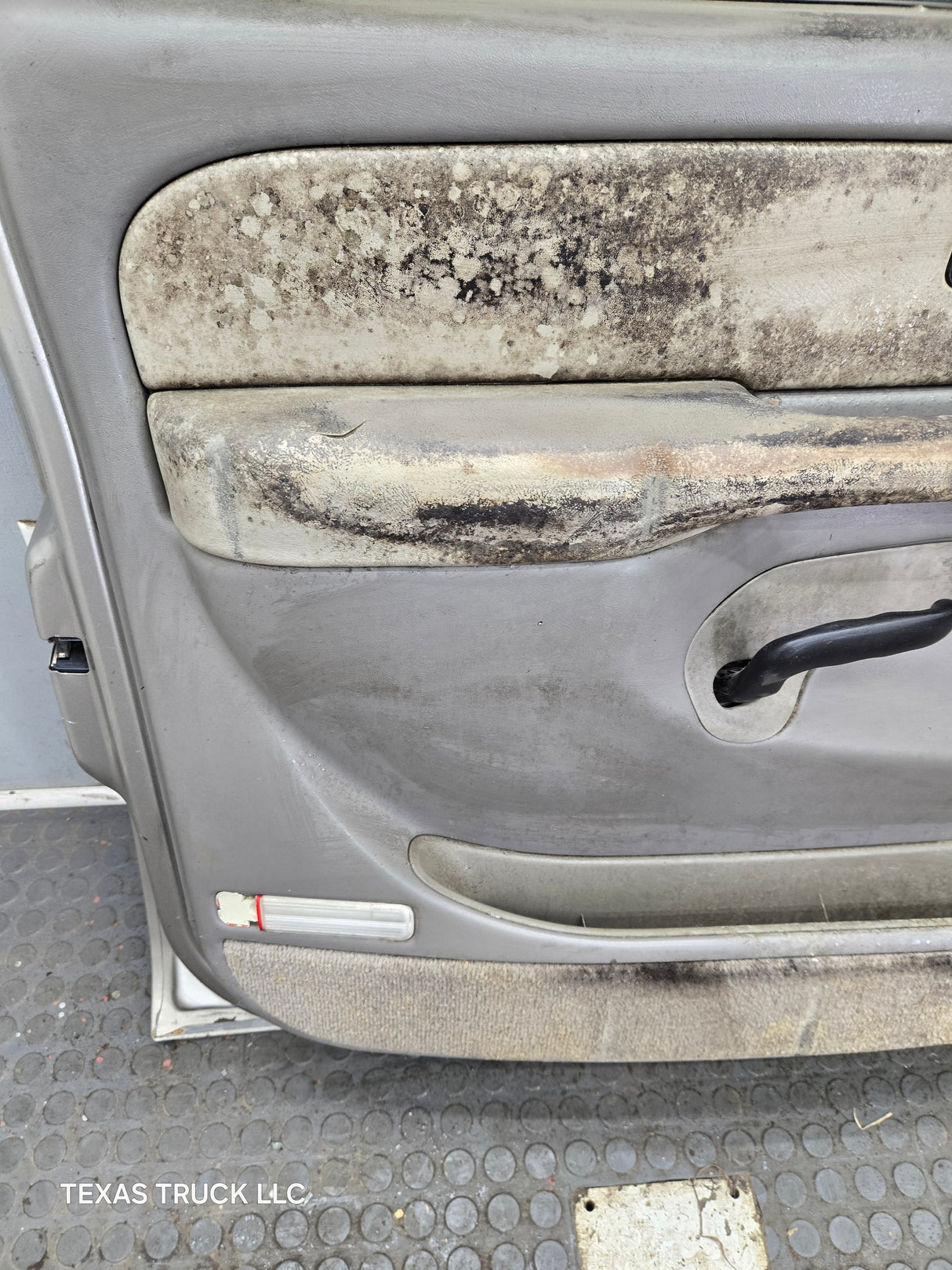 1999-2006 Chevrolet Silverado / GMC Sierra 1500 2500 3500 HD Front Driver Side Door LH
