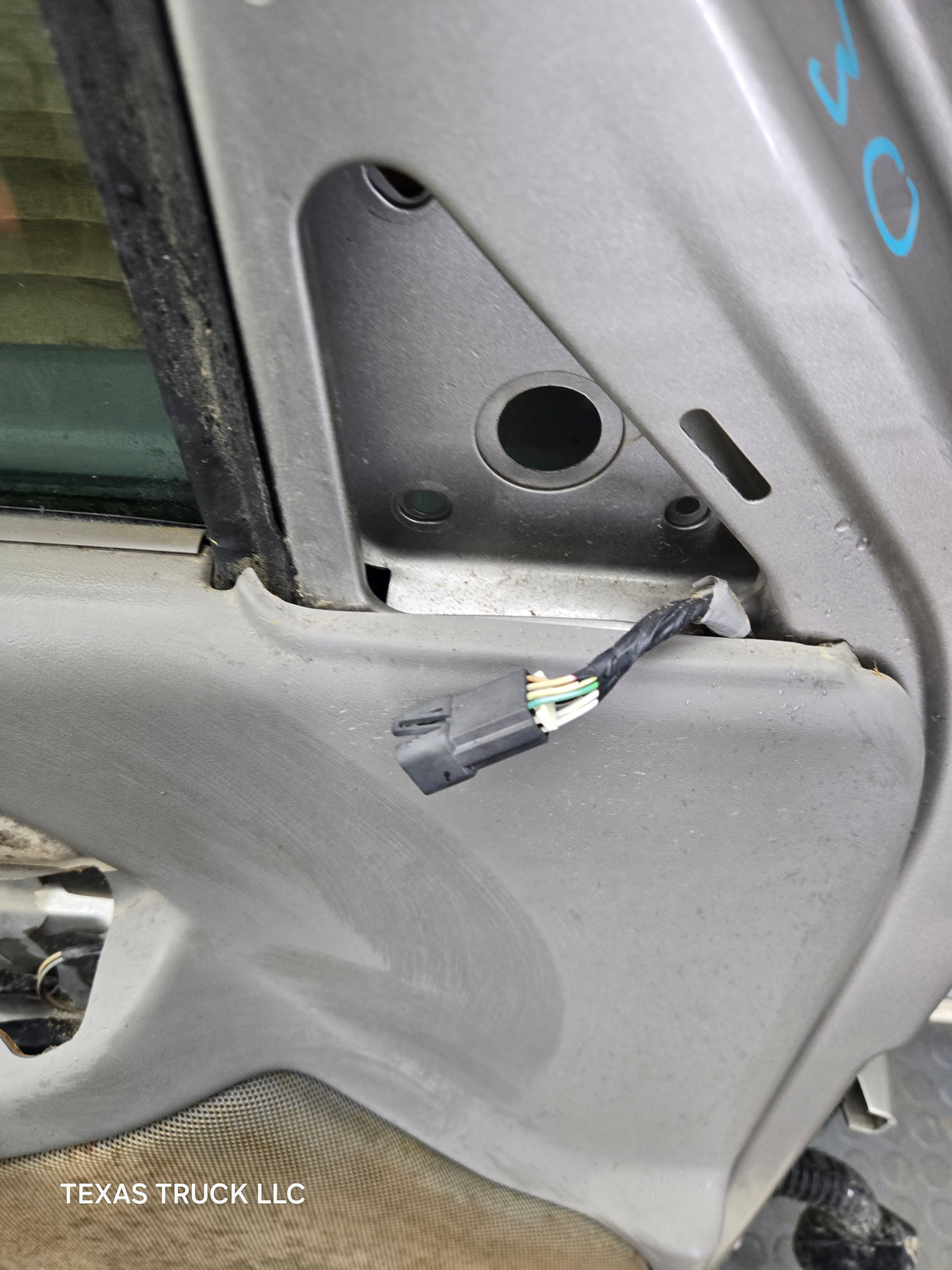 1999-2006 Chevrolet Silverado / GMC Sierra 1500 2500 3500 HD Front Driver Side Door LH