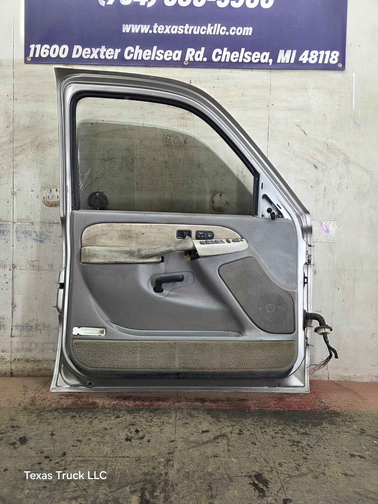 1999-2006 Chevrolet Silverado / GMC Sierra 1500 2500 3500 HD Front Driver Side Door LH