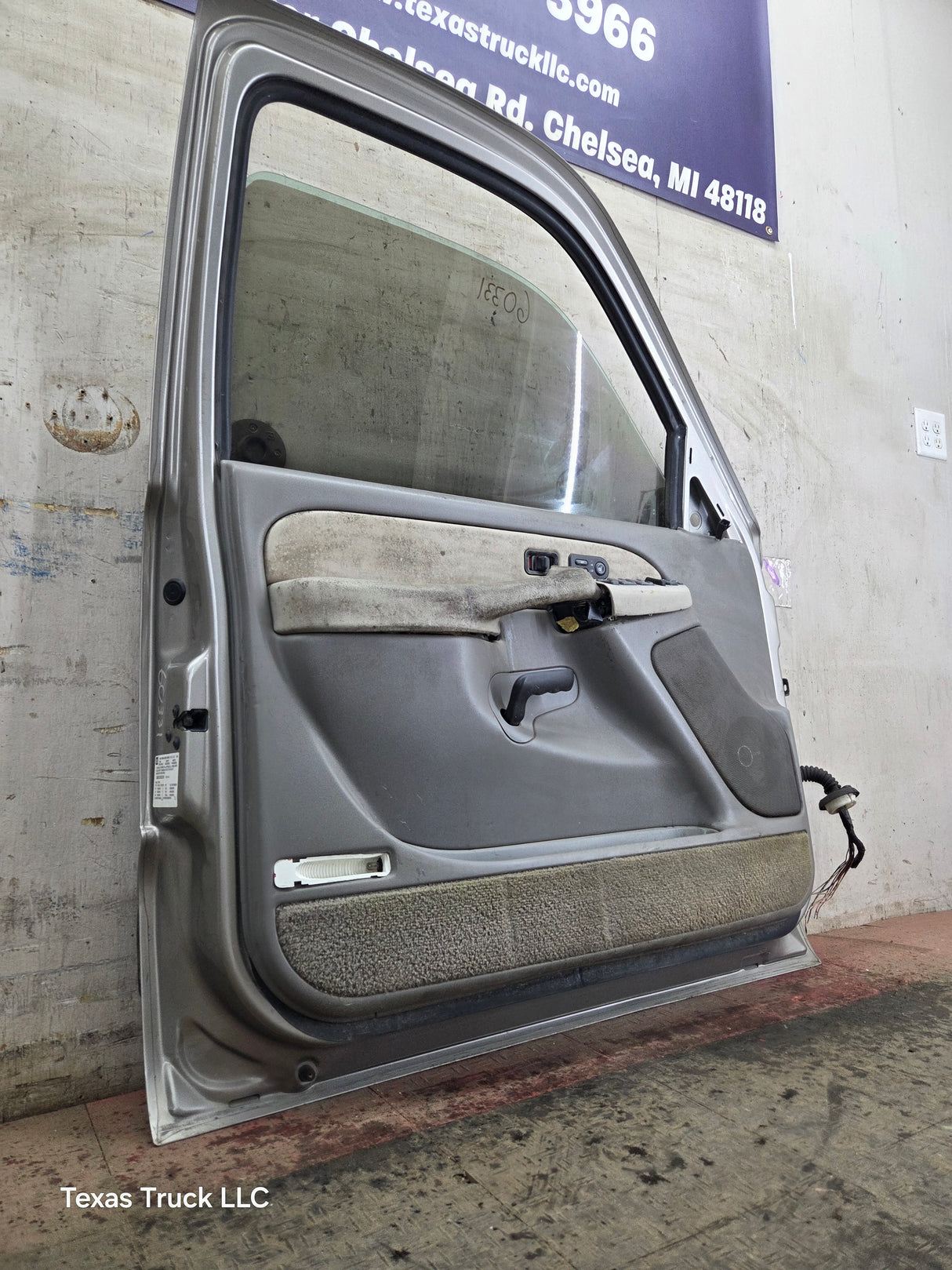 1999-2006 Chevrolet Silverado / GMC Sierra 1500 2500 3500 HD Front Driver Side Door LH