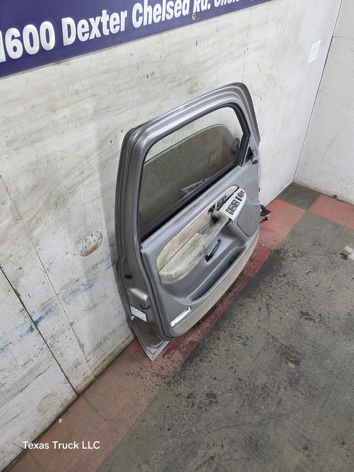 1999-2006 Chevrolet Silverado / GMC Sierra 1500 2500 3500 HD Front Driver Side Door LH