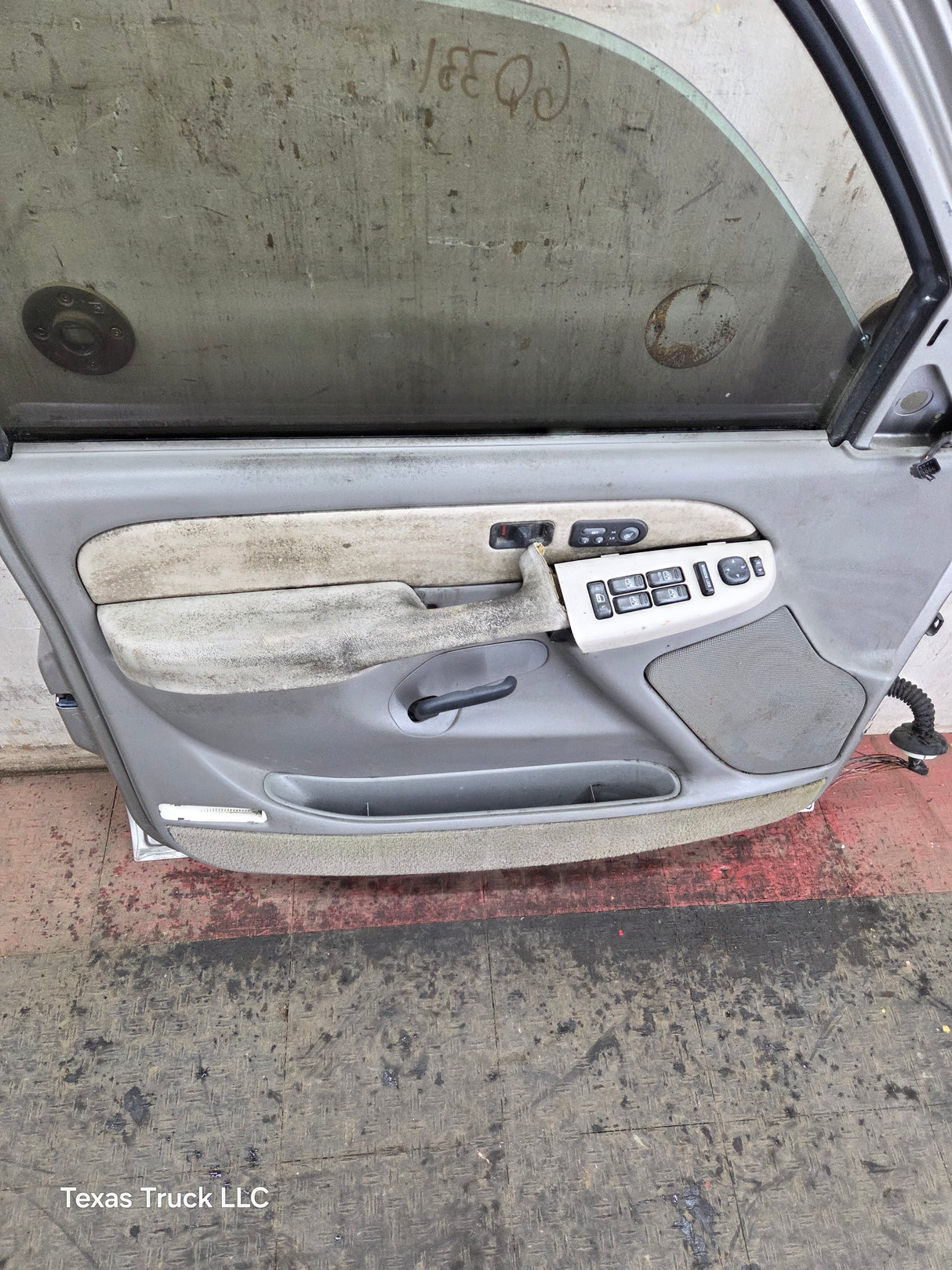 1999-2006 Chevrolet Silverado / GMC Sierra 1500 2500 3500 HD Front Driver Side Door LH