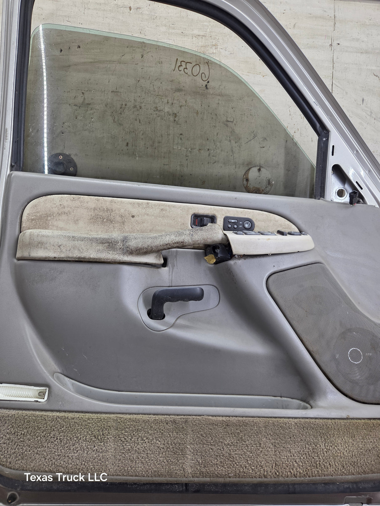 1999-2006 Chevrolet Silverado / GMC Sierra 1500 2500 3500 HD Front Driver Side Door LH