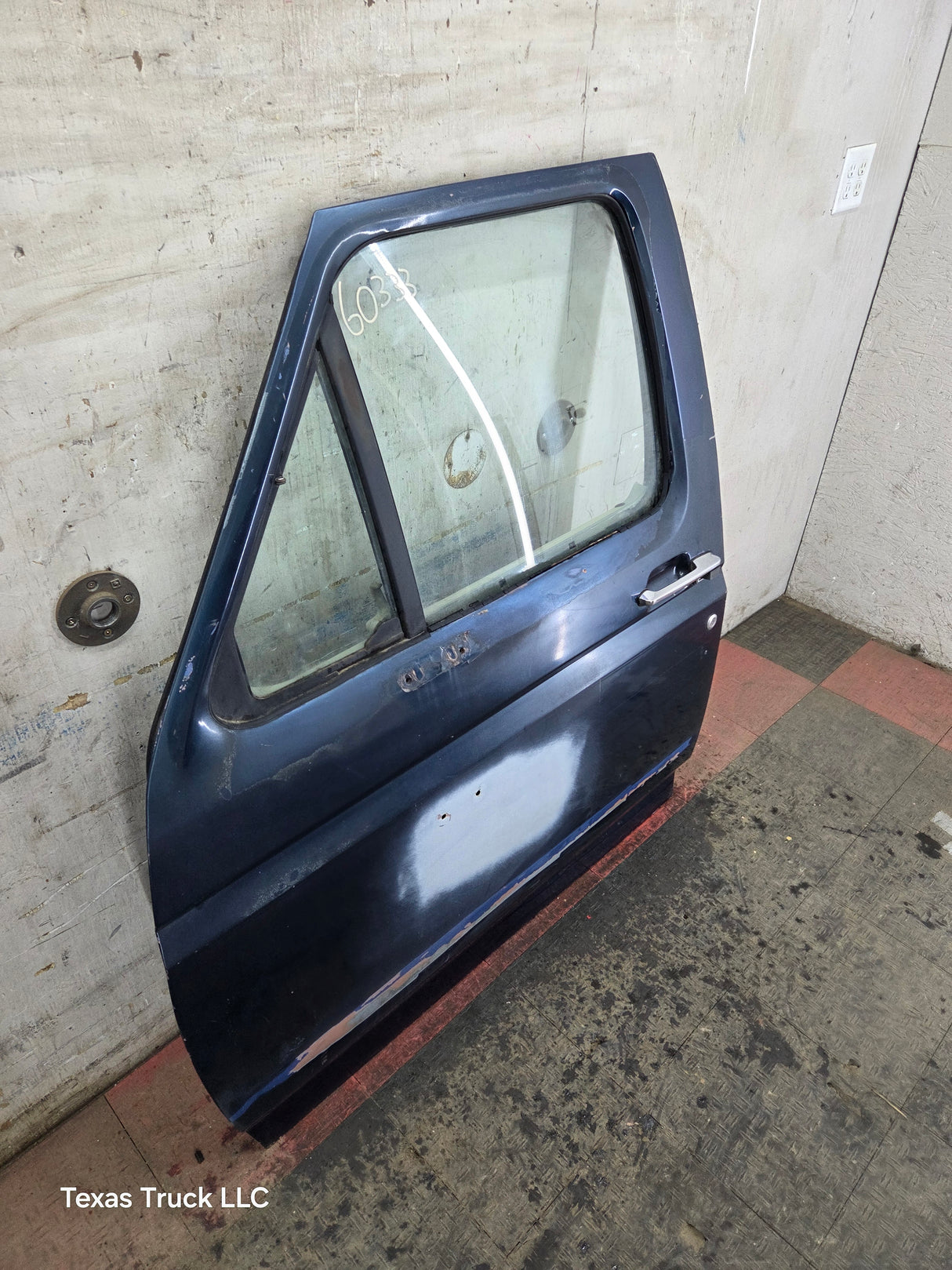 1987-1997 Ford F Series F250 F350 F450 F550 RH Passenger Side Front Door