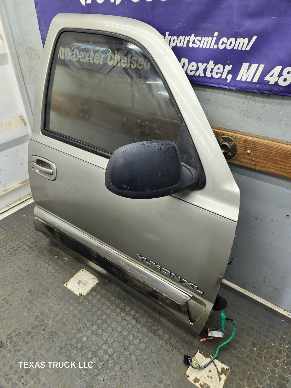 1999-2006 Chevrolet Silverado / GMC Sierra 1500 2500 3500 HD Front Passenger side Door RH