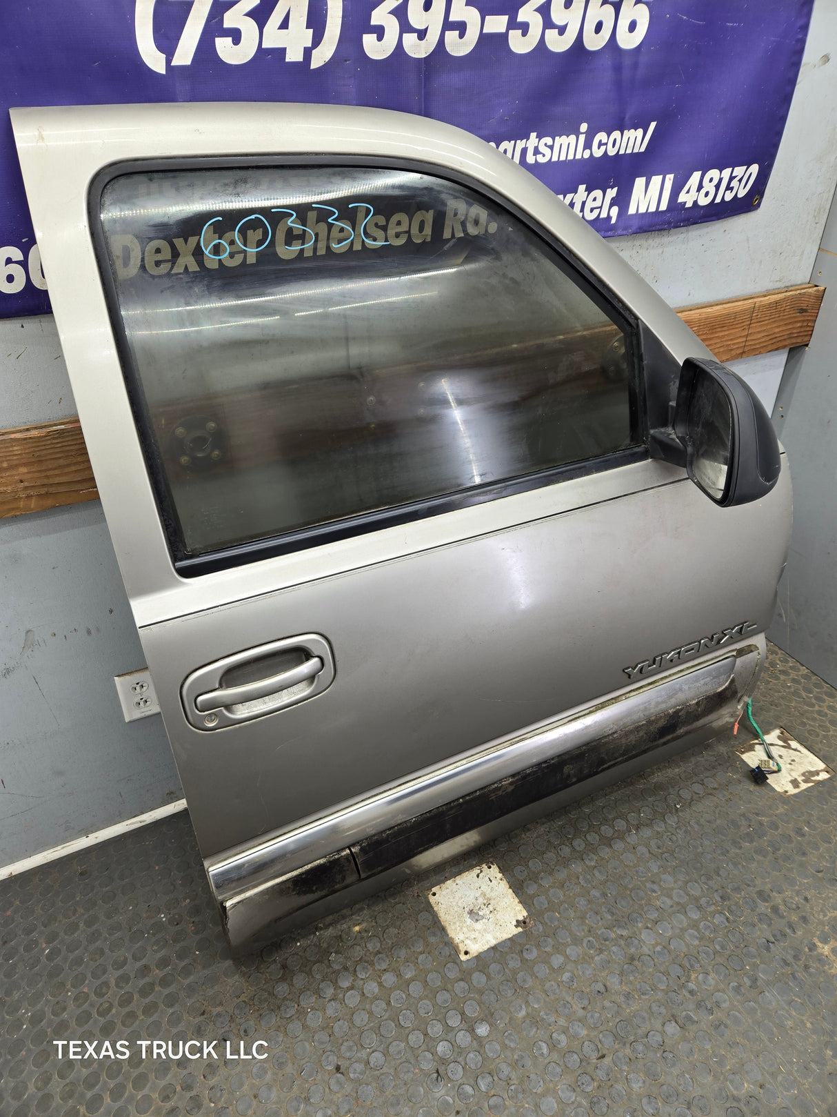 1999-2006 Chevrolet Silverado / GMC Sierra 1500 2500 3500 HD Front Passenger side Door RH