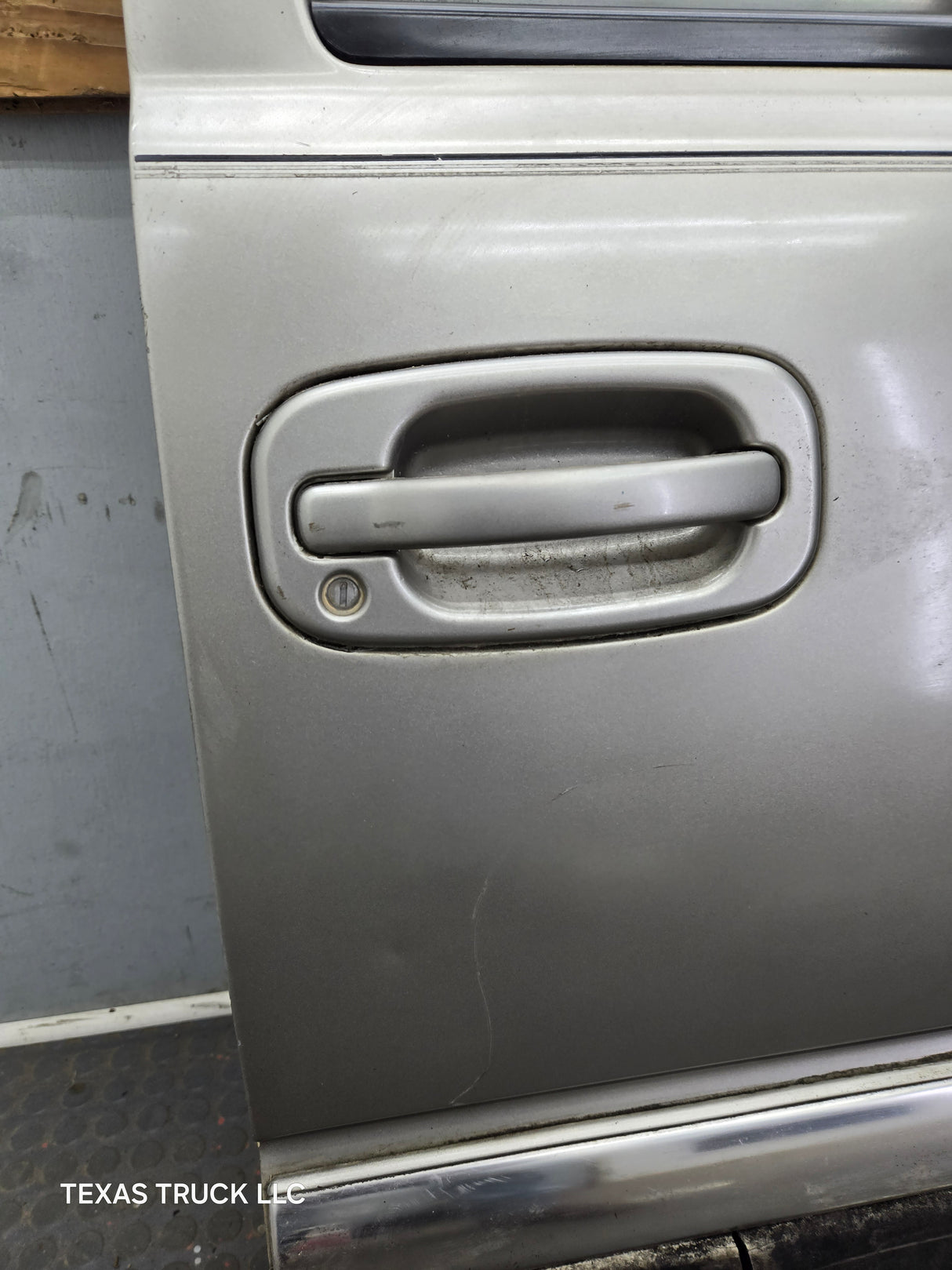 1999-2006 Chevrolet Silverado / GMC Sierra 1500 2500 3500 HD Front Passenger side Door RH