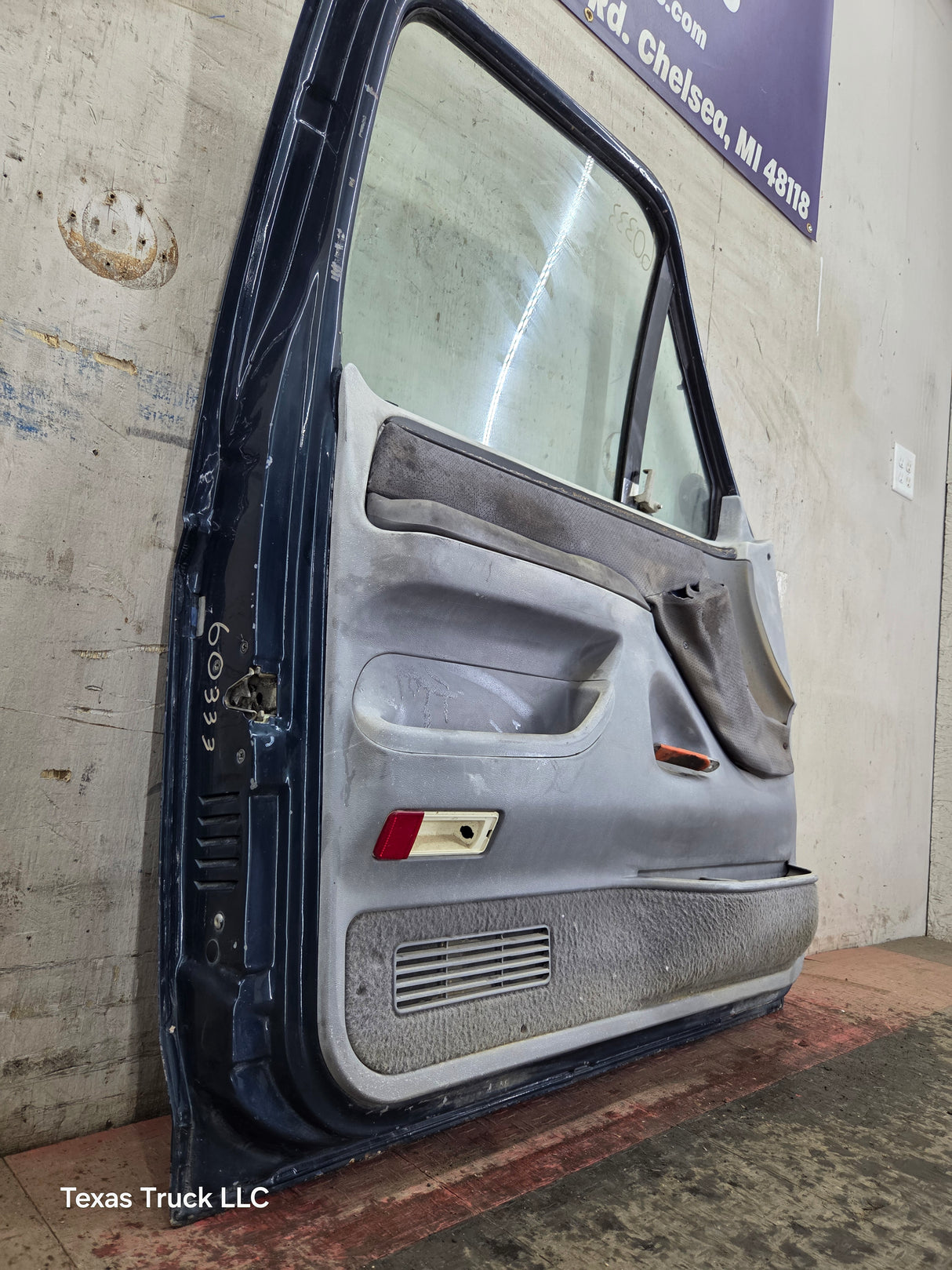 1987-1997 Ford F Series F250 F350 F450 F550 RH Passenger Side Front Door