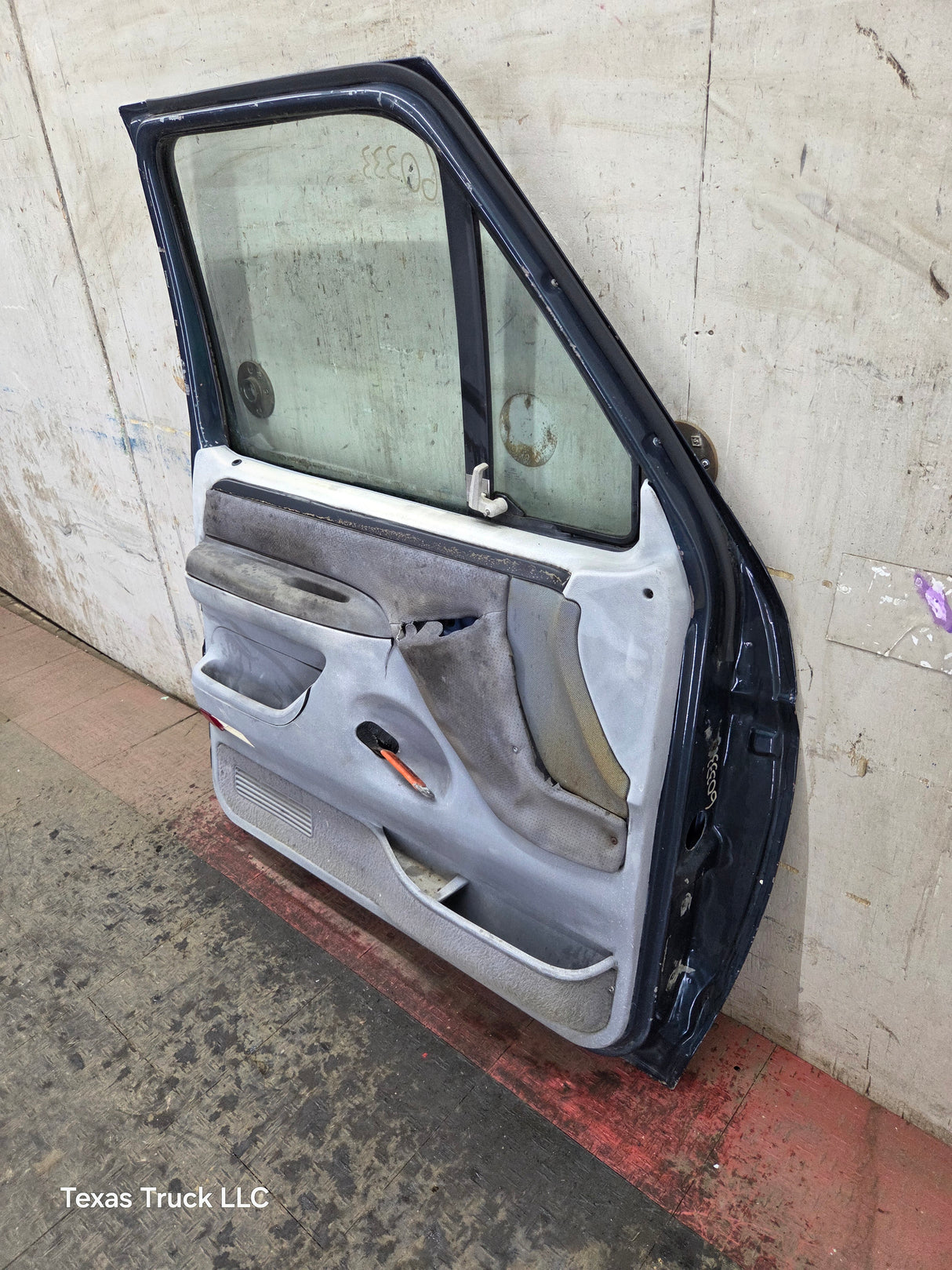 1987-1997 Ford F Series F250 F350 F450 F550 RH Passenger Side Front Door