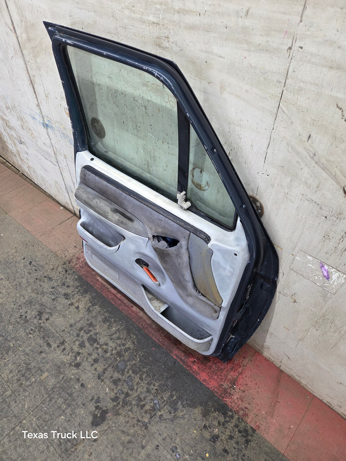 1987-1997 Ford F Series F250 F350 F450 F550 RH Passenger Side Front Door
