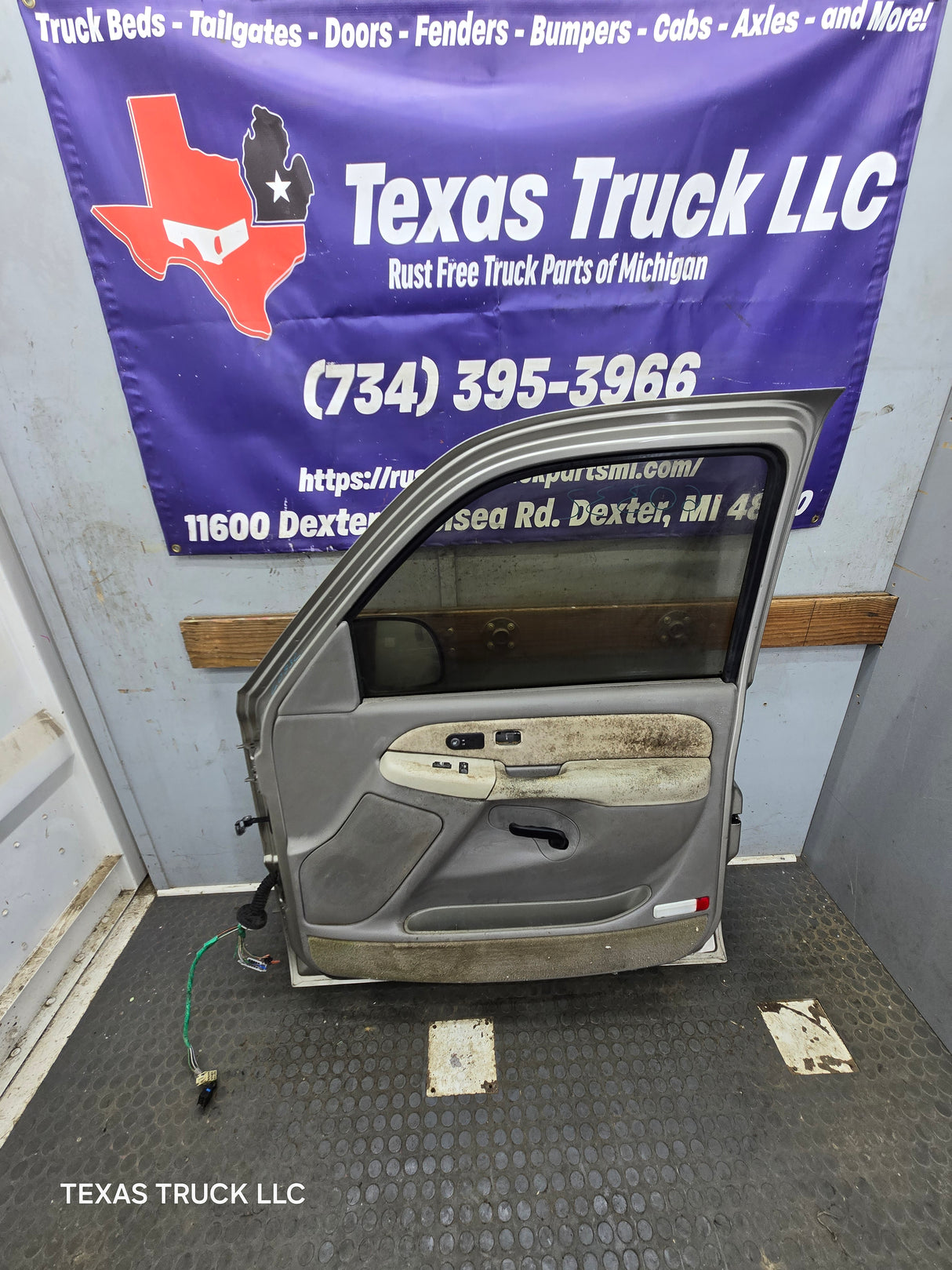 1999-2006 Chevrolet Silverado / GMC Sierra 1500 2500 3500 HD Front Passenger side Door RH