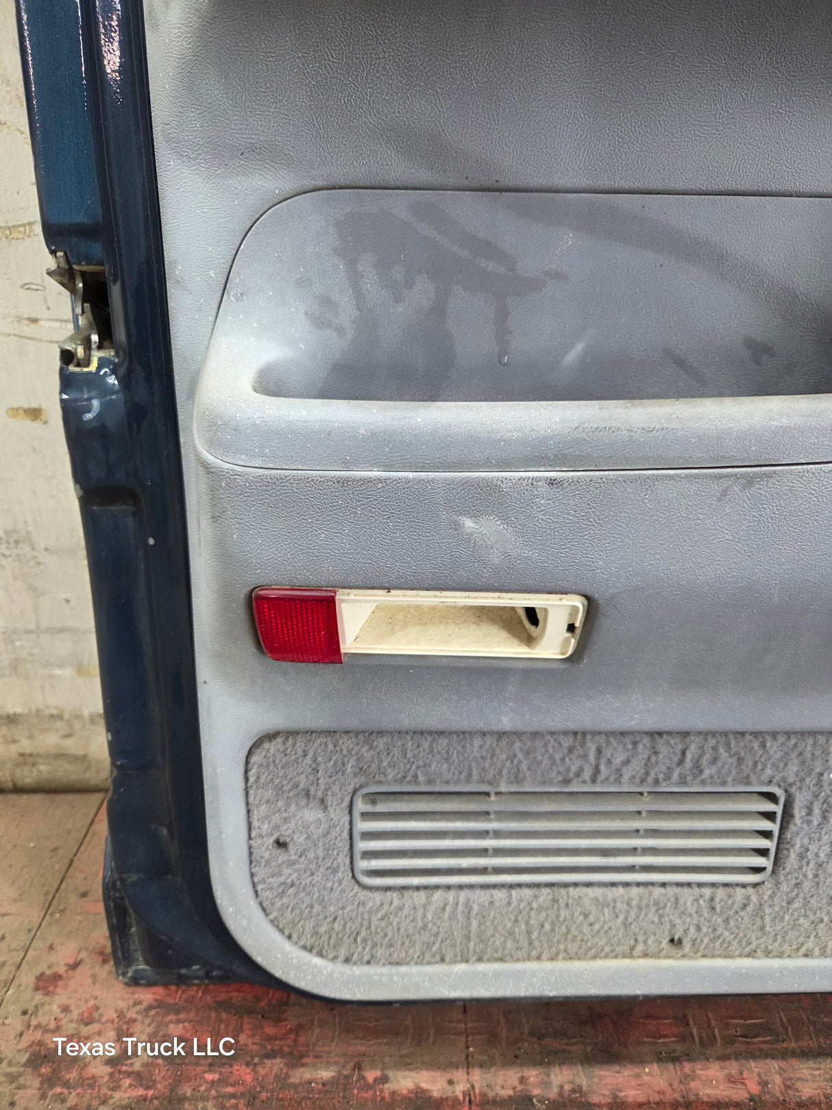1987-1997 Ford F Series F250 F350 F450 F550 RH Passenger Side Front Door