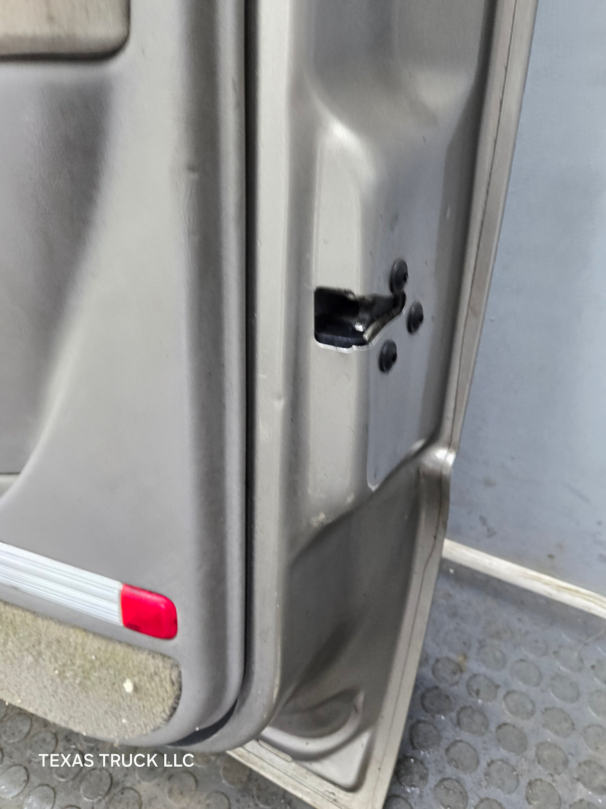 1999-2006 Chevrolet Silverado / GMC Sierra 1500 2500 3500 HD Front Passenger side Door RH