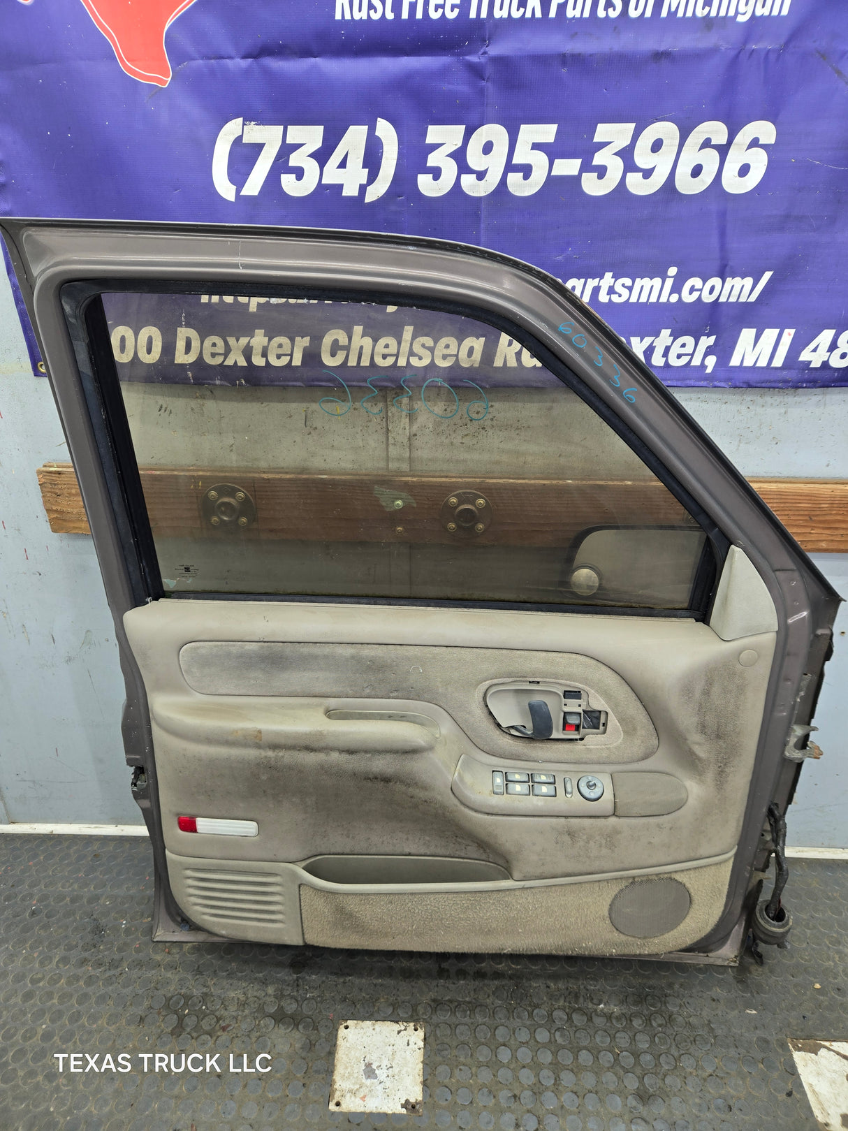 1988-2000 Chevrolet Silverado Suburban GMC Sierra LH Front Driver Side Door