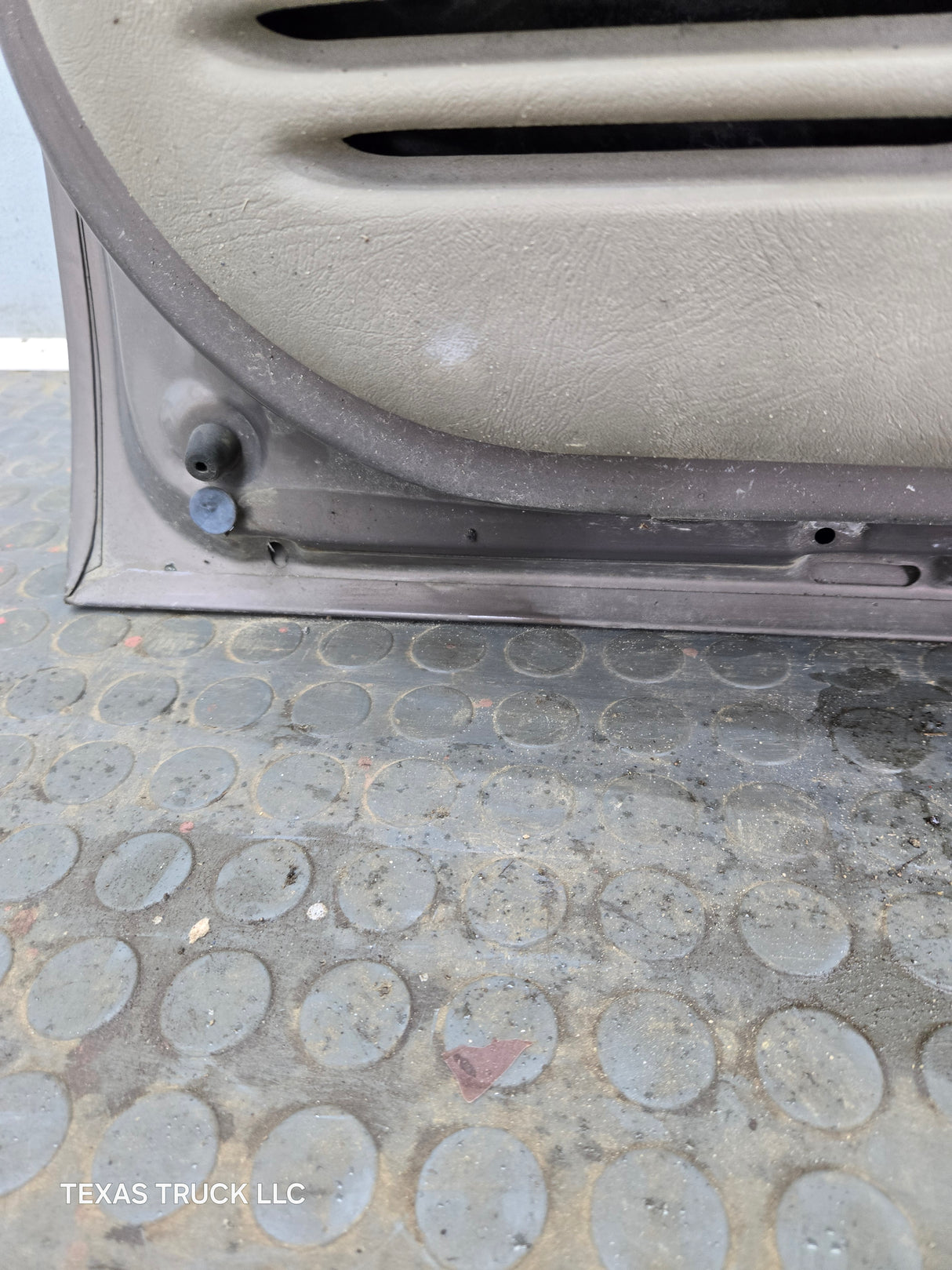 1988-2000 Chevrolet Silverado Suburban GMC Sierra LH Front Driver Side Door