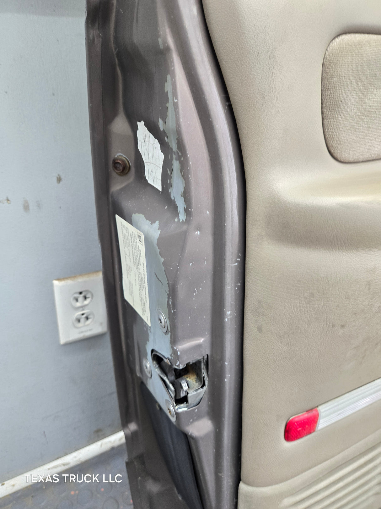 1988-2000 Chevrolet Silverado Suburban GMC Sierra LH Front Driver Side Door