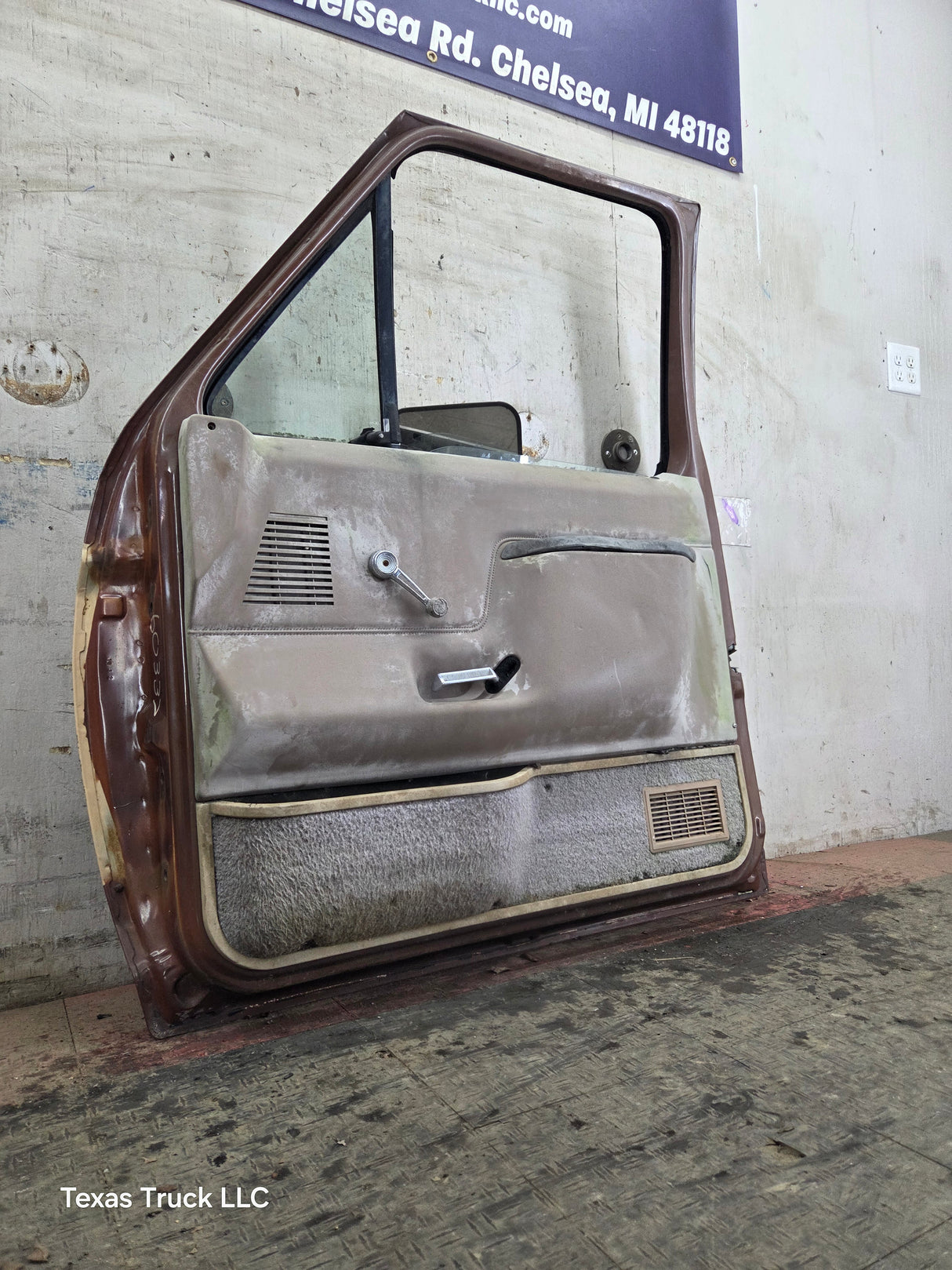 1980-1986 Ford F Series F250 F350 F450 F550 Passenger Side Front Door RH